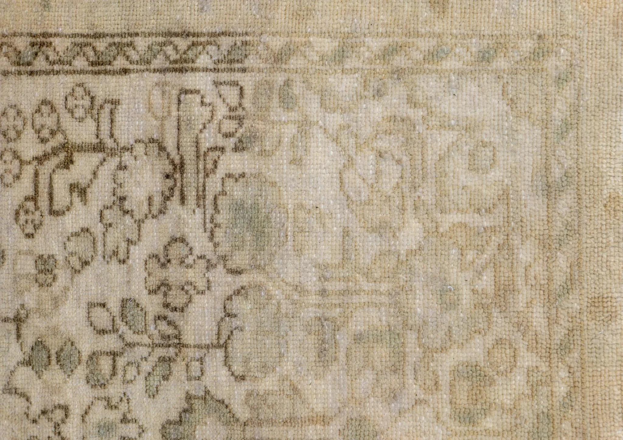 Crème Cella par Anne-Marie Barton Neuf - En vente à New York, NY