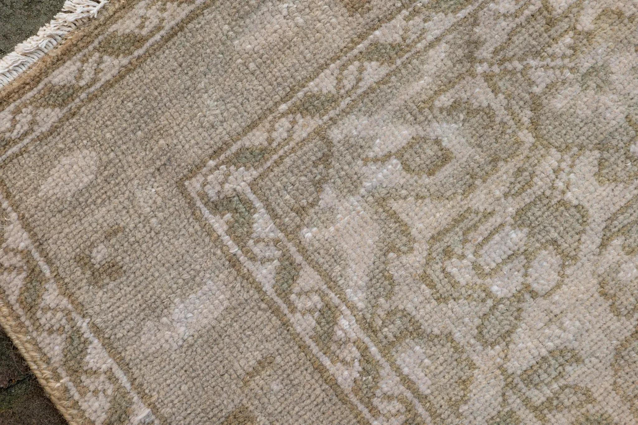 A Stone par Anne-Marie Barton en vente 1