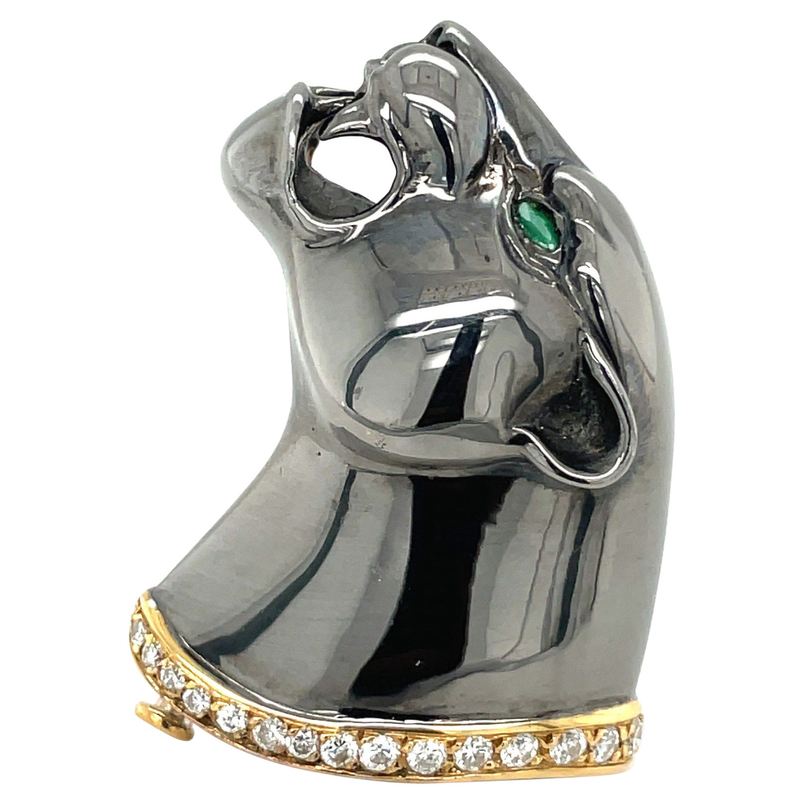 Cellini Spilla Pantera in oro annerito 18KT con diamante 0,30Ct e smeraldo in vendita