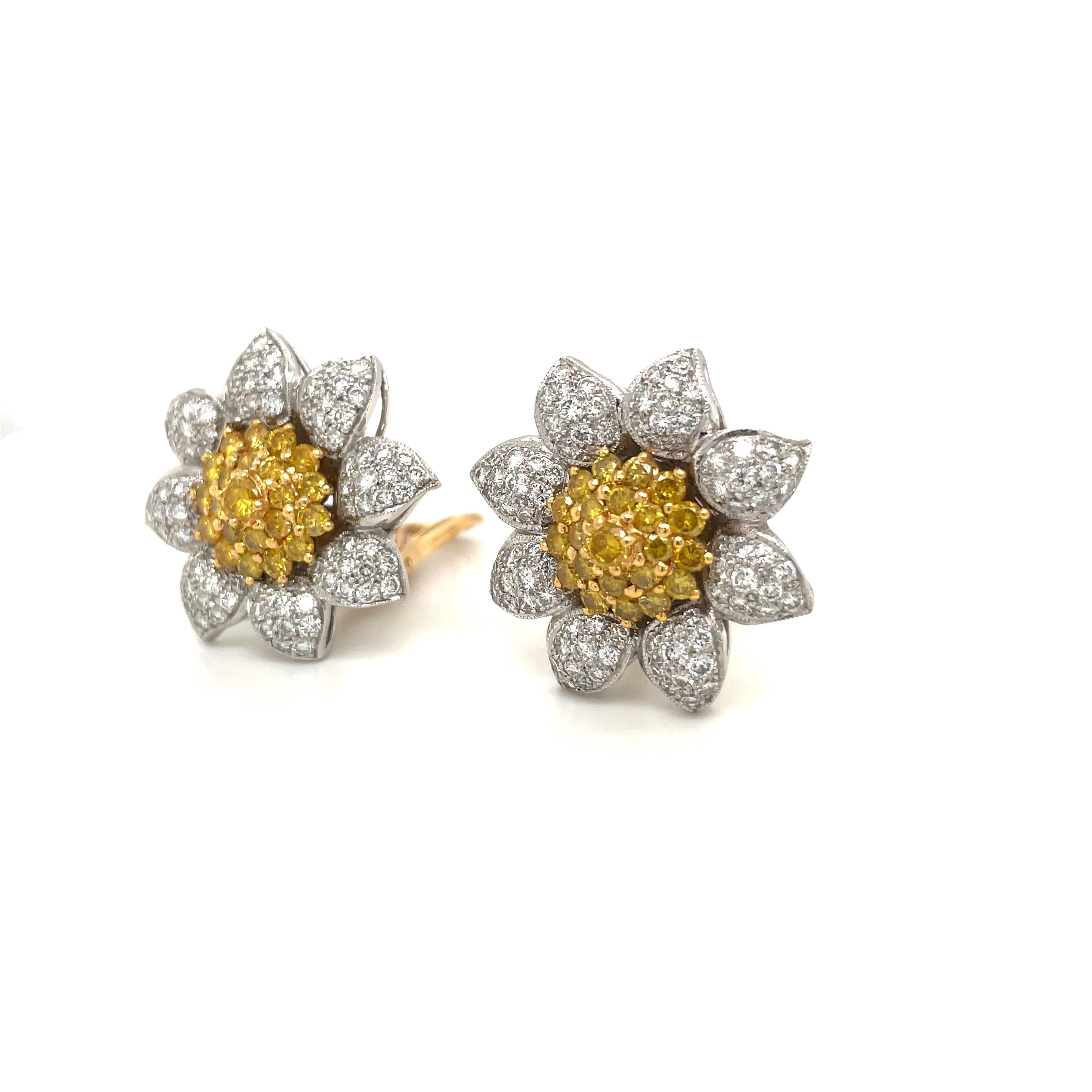 Contemporary Cellini 18kt Gold 3.03ct White Diamond Flower with 2.32ct. Yellow Diamond Center For Sale
