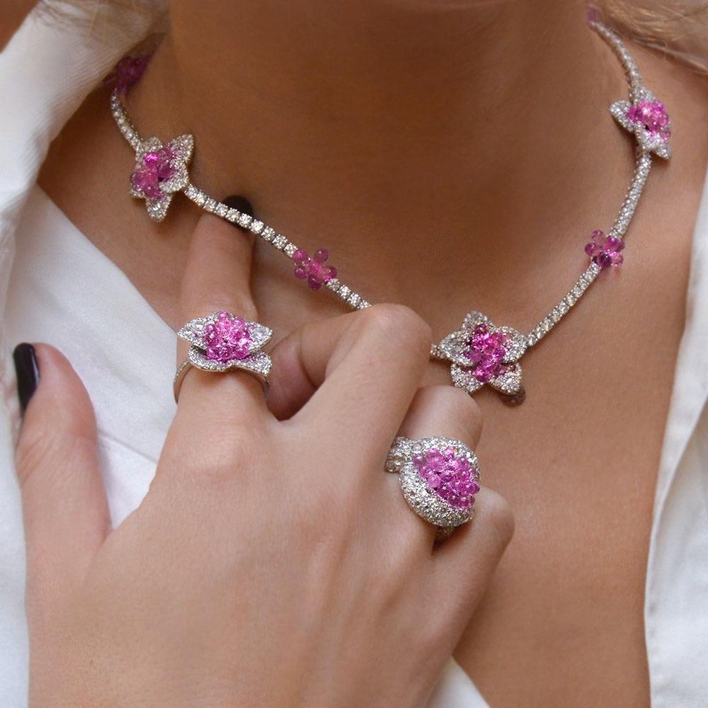 Cellini 18KT Gold 37,55 Karat Rosa Saphir Briolette & Diamant Blume Halskette (Zeitgenössisch) im Angebot