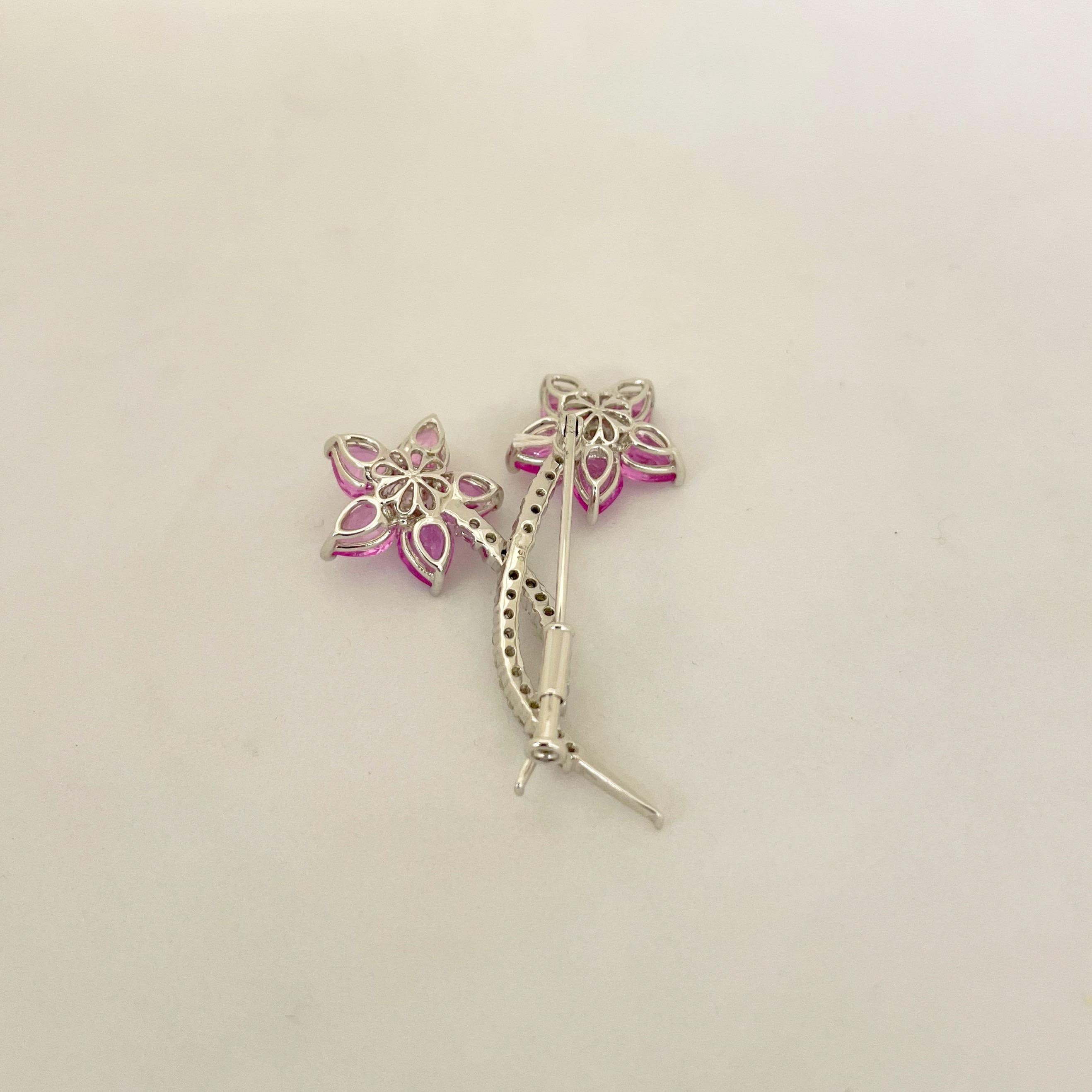Cellini Broche fleur en or 18 carats, saphir rose 6,26 carats et diamants 1,24 carat Unisexe en vente