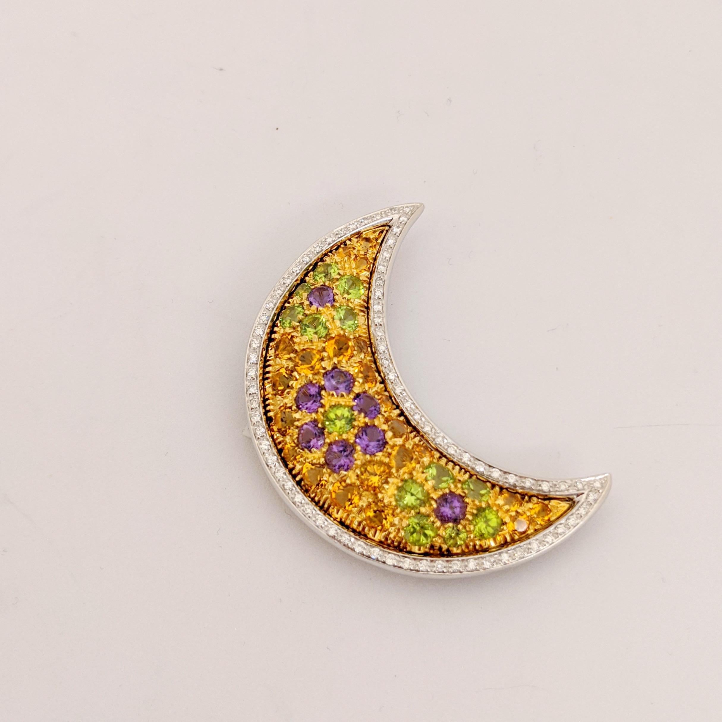 Taille ronde Cellini Pendentif/Broche en forme de lune en or 18 carats, diamants et pierres précieuses multicolores en vente