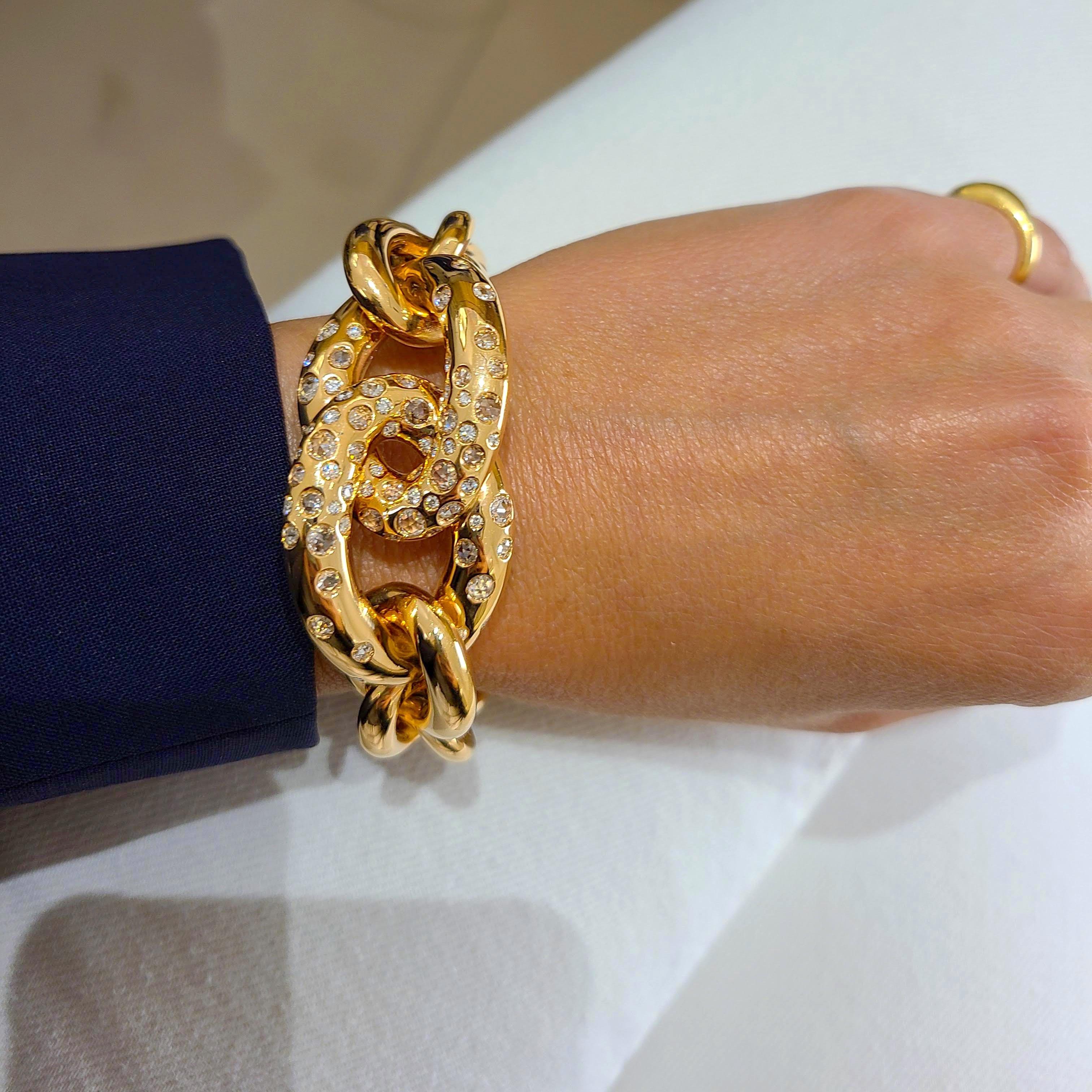 Cellini 18kt Rose Gold Cuff Bangle with Interlocking Links & 2.52 Carat Diamonds In New Condition For Sale In New York, NY