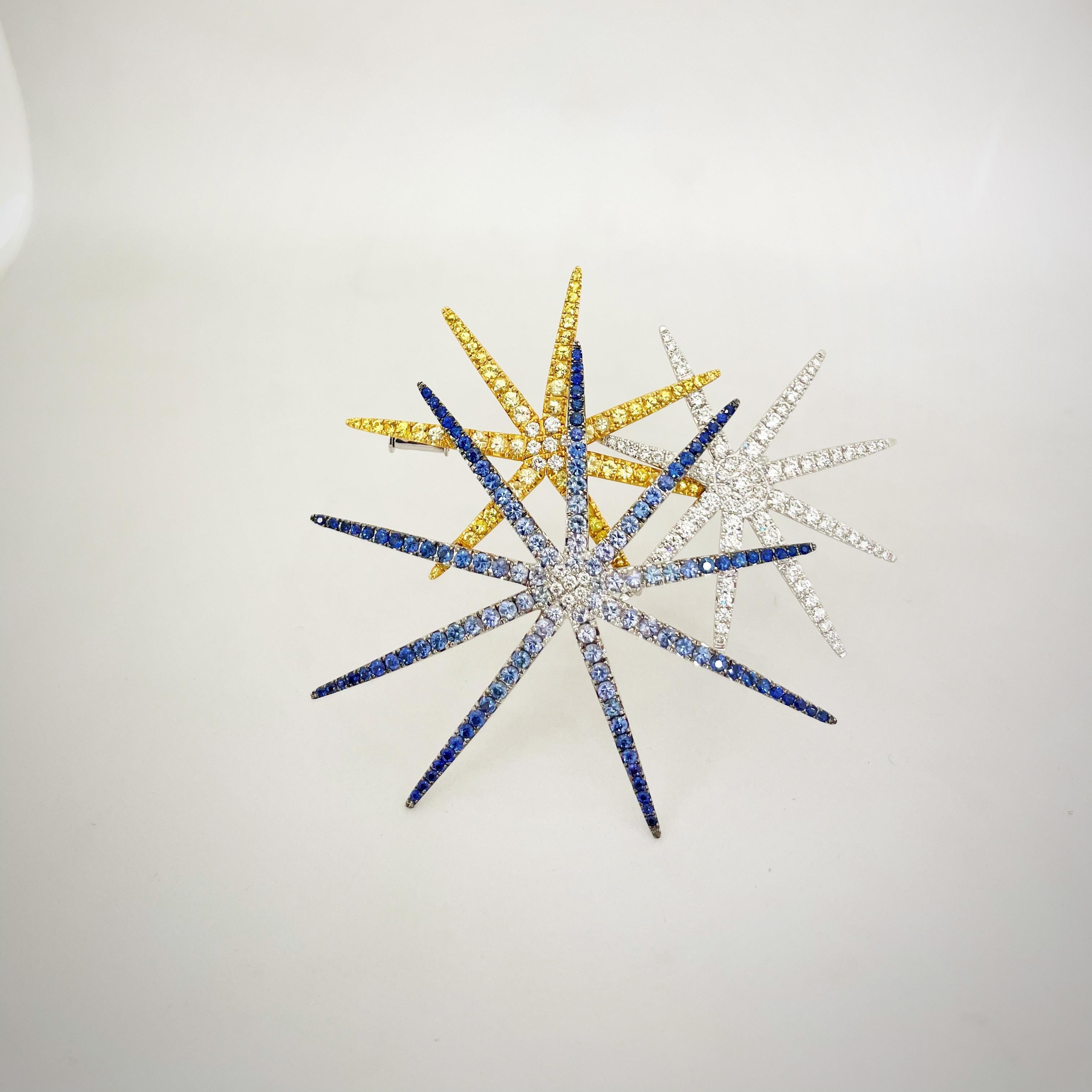 Moderne Cellini Broche feux d'artifice en or 18 carats WG avec saphirs bleus et jaunes et diamants en vente