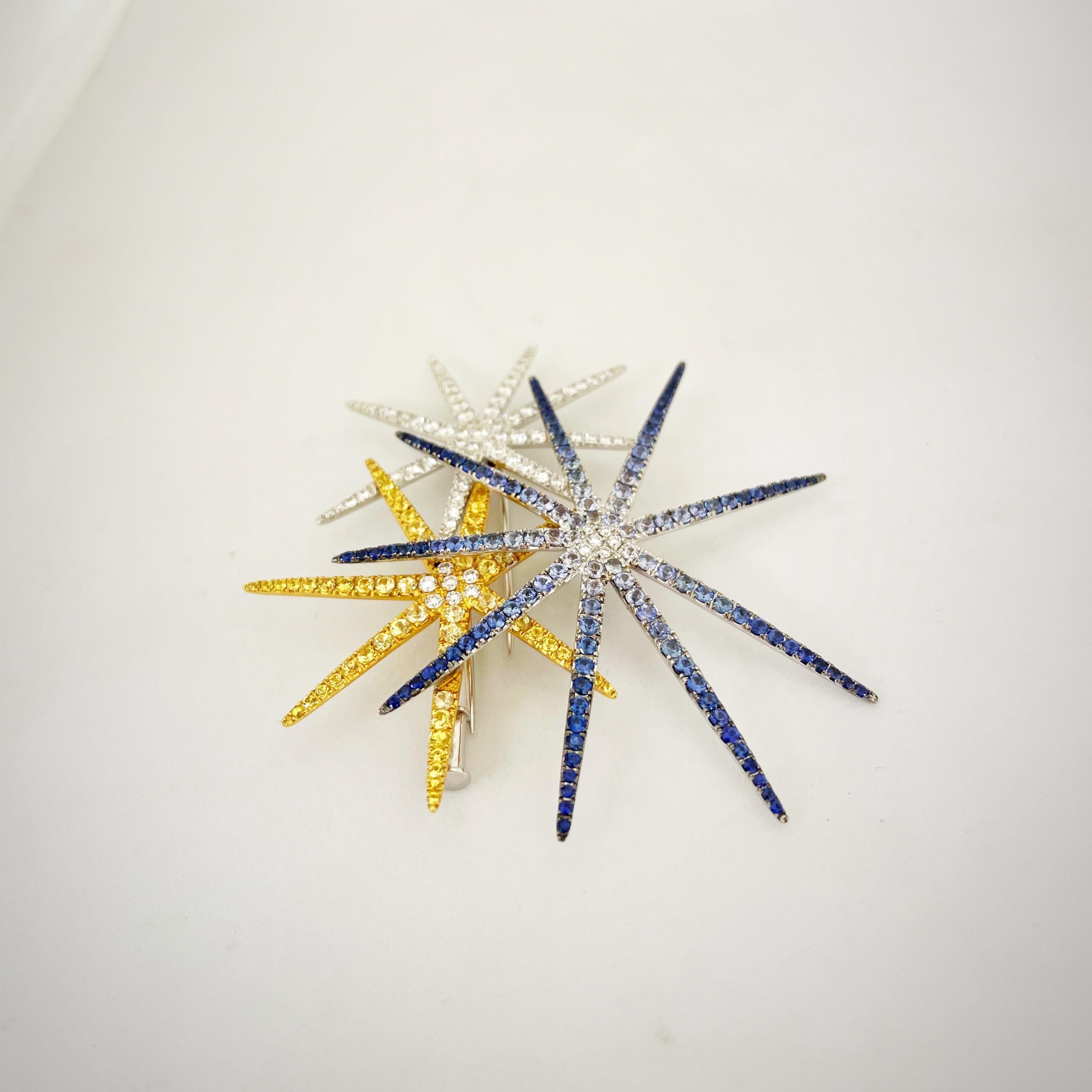 Cellini Broche feux d'artifice en or 18 carats WG avec saphirs bleus et jaunes et diamants Neuf - En vente à New York, NY