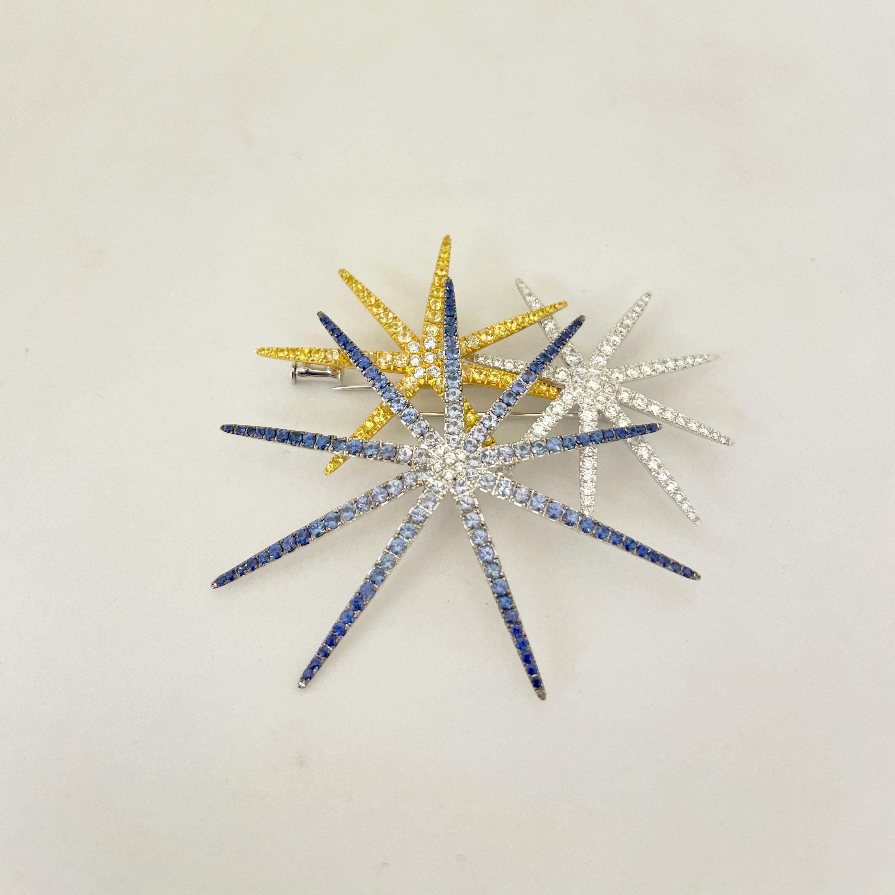 Cellini Broche feux d'artifice en or 18 carats WG avec saphirs bleus et jaunes et diamants Unisexe en vente