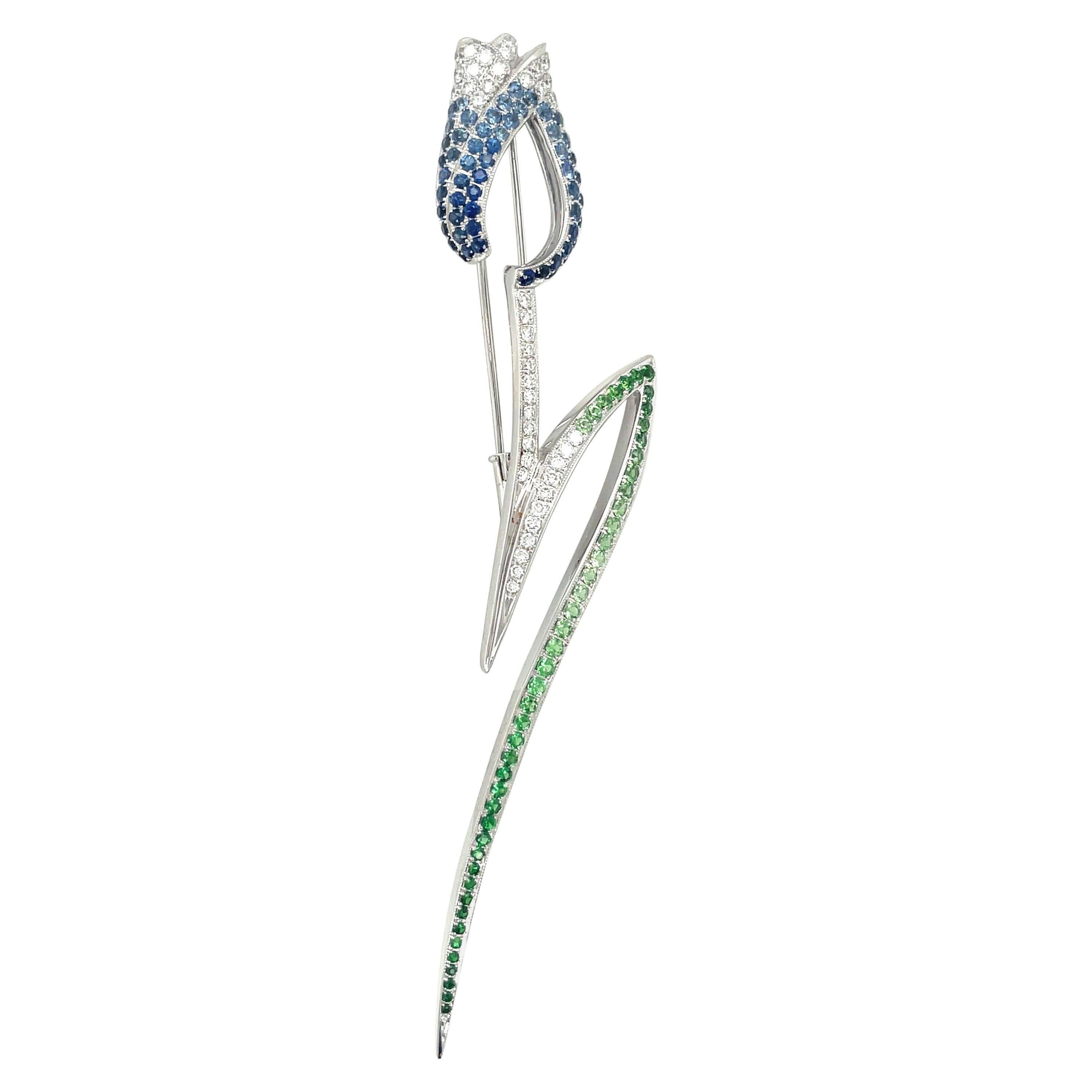 Cellini Broche tulipe en or blanc 18 carats avec saphir bleu 1,40 carat et diamants 0,85 carat