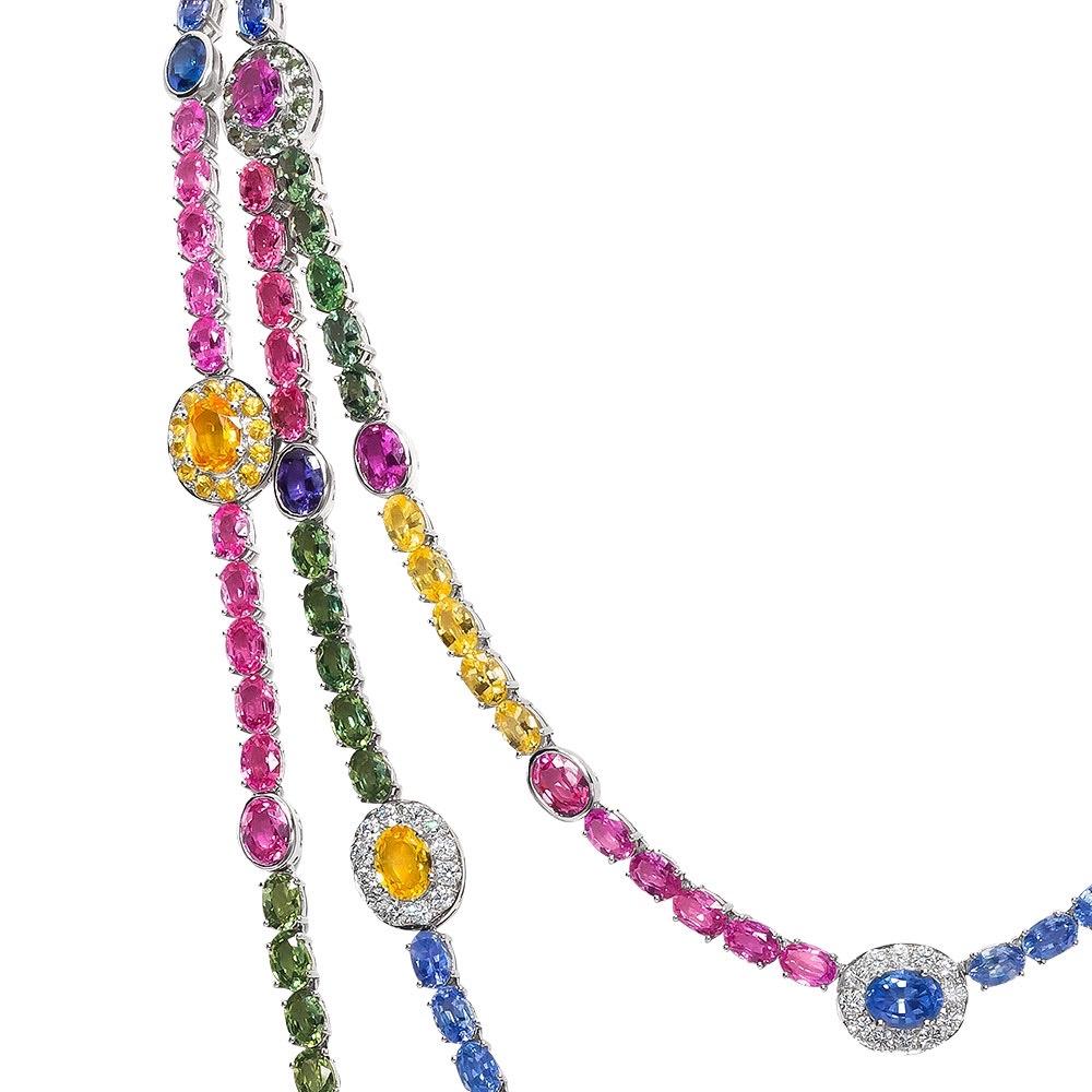 Cellini: 3-reihige Halskette aus 18 Karat Gold, 149,5 Karat Regenbogen-Saphir und Diamant (Zeitgenössisch) im Angebot