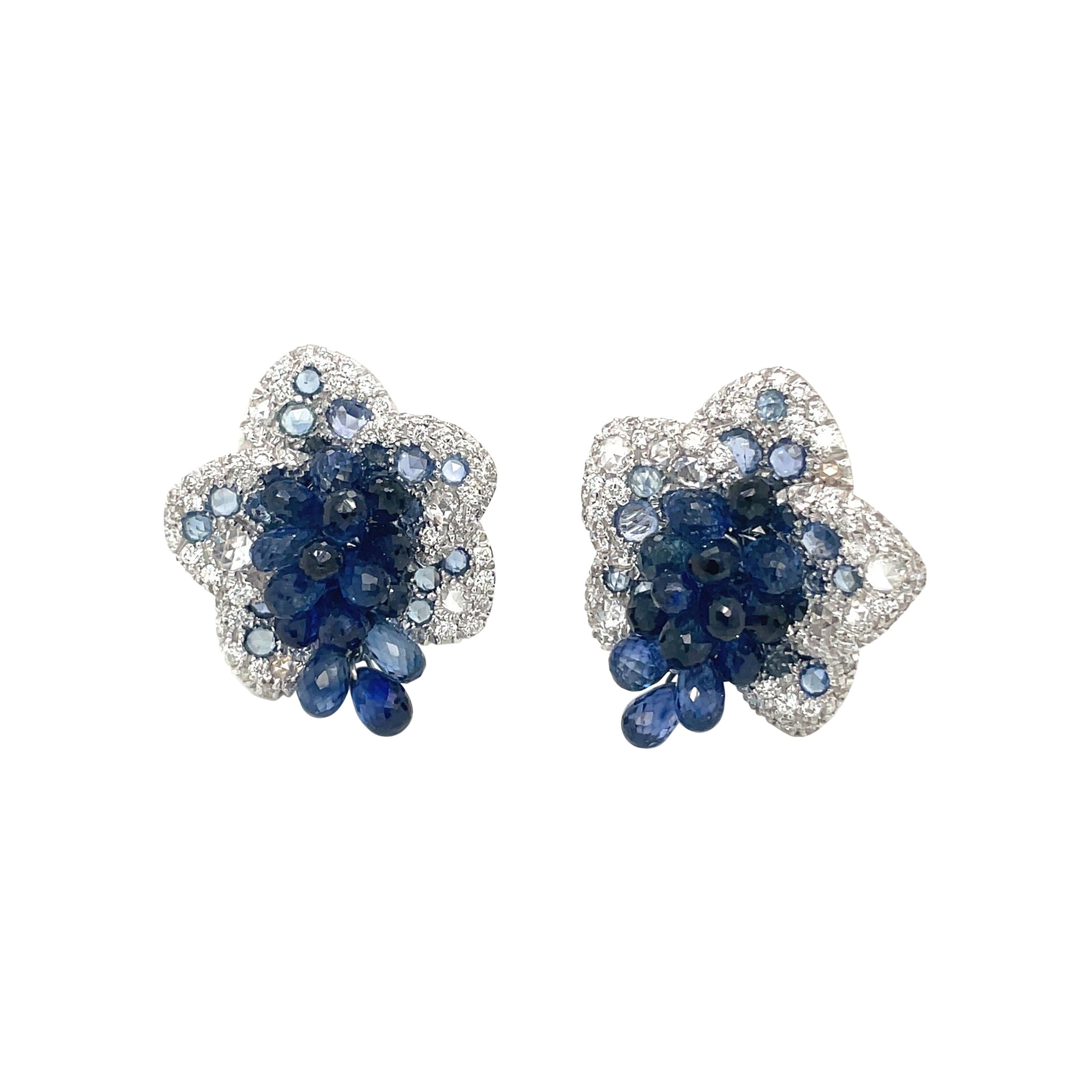 Cellini Boucles d'oreilles à fleurs en or blanc 18 carats avec saphir bleu 19,54 carats