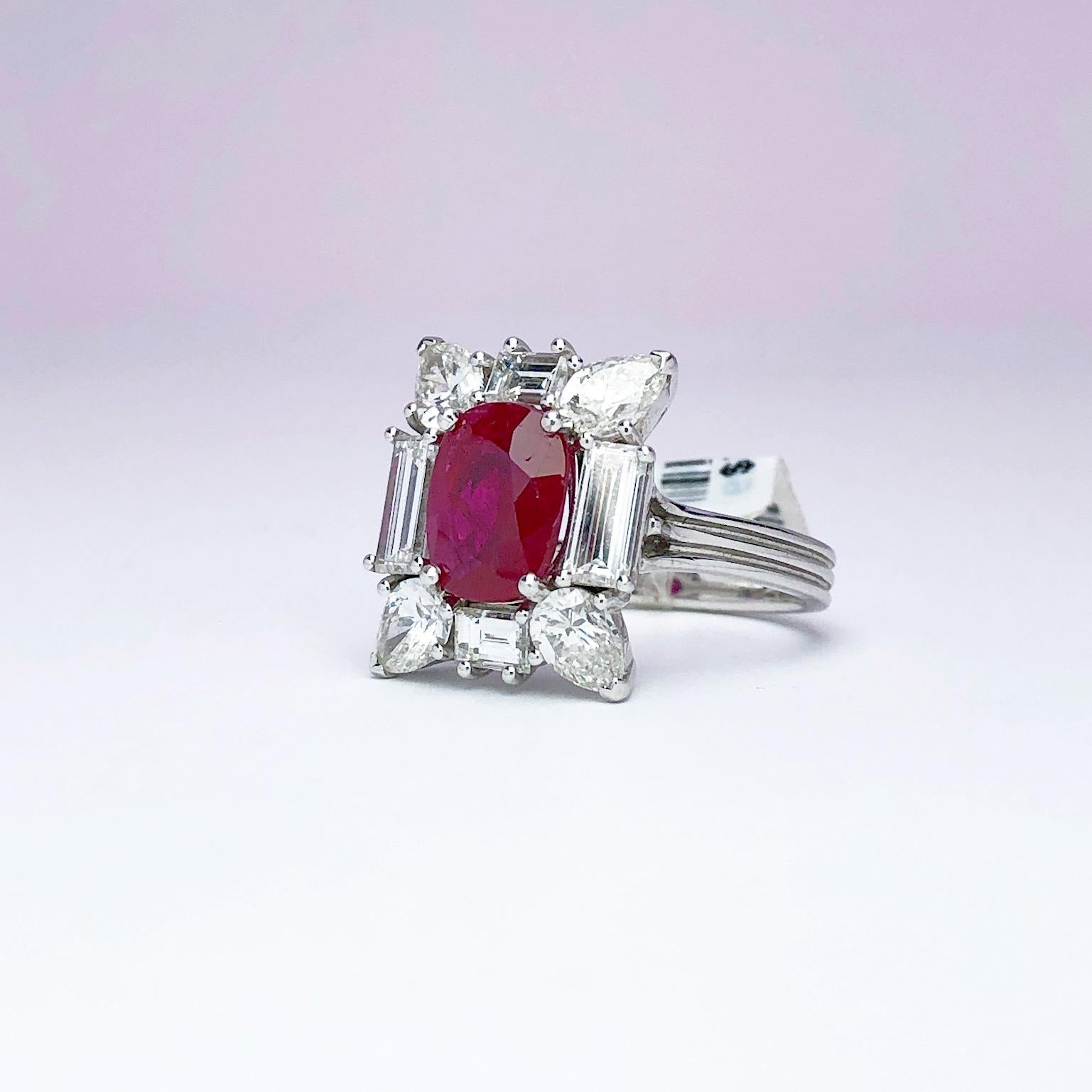 Contemporary Cellini 18 Karat Gold 2.88 Carat Burmese Ruby Ring with 2.88 Carat Diamonds For Sale