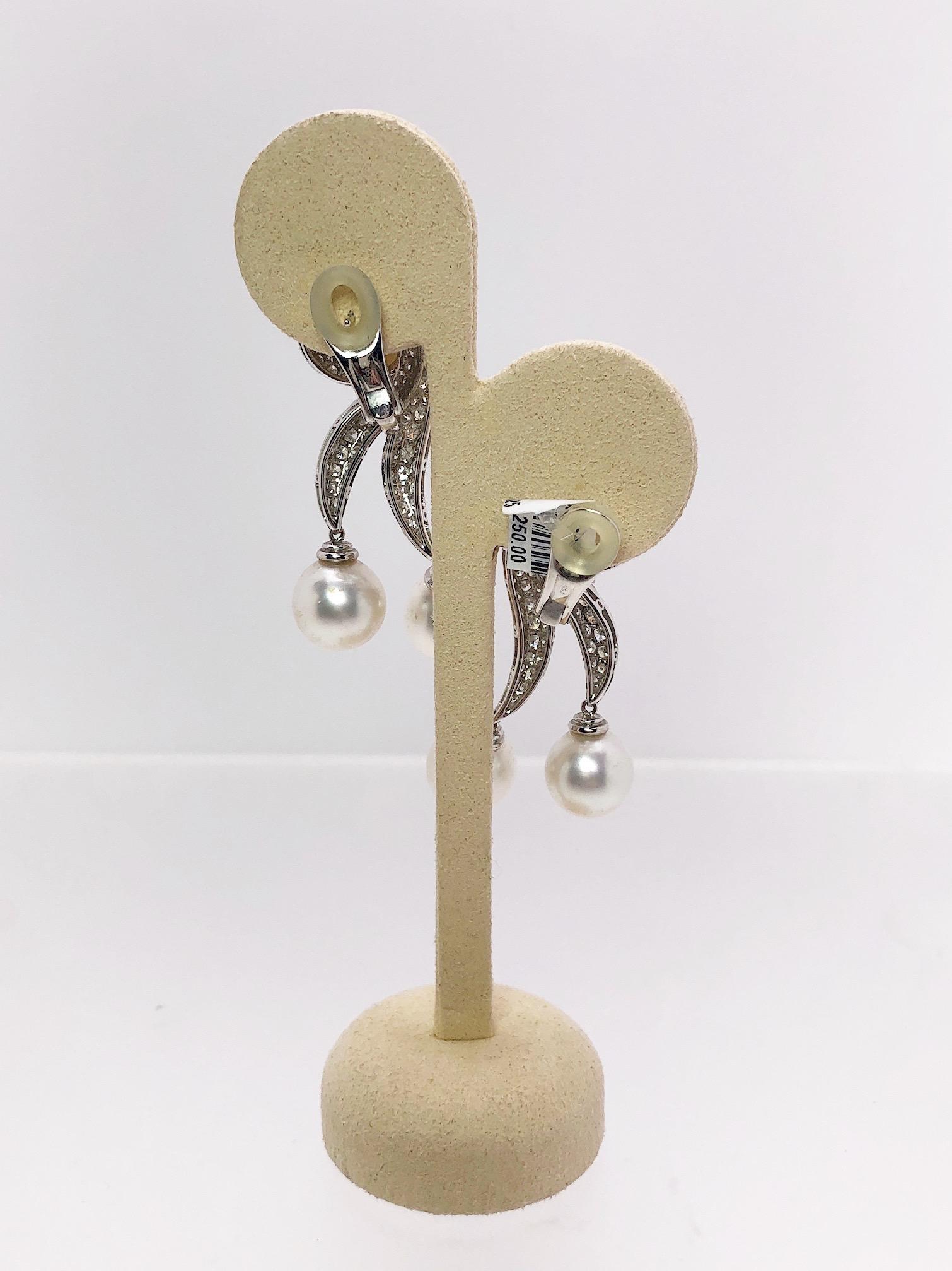Contemporain Cellini Pendants d'oreilles en or 18 carats, diamants de 4,59 carats et perles des mers du Sud en vente
