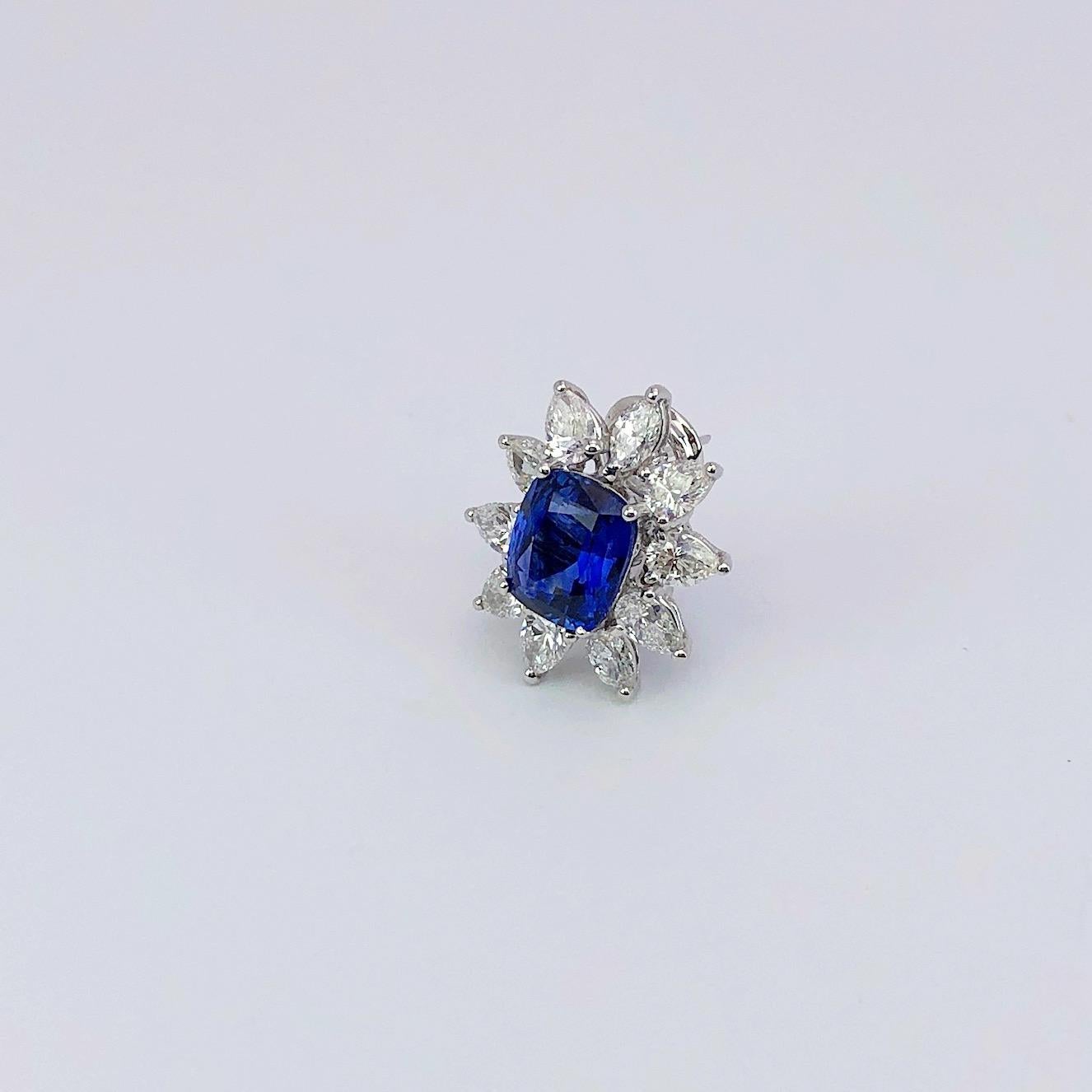 Contemporain Or 18 carats 7,64 carats Cellini. Saphir bleu coussin et 3,85Ct. Boucles d'oreilles - Diamant en vente