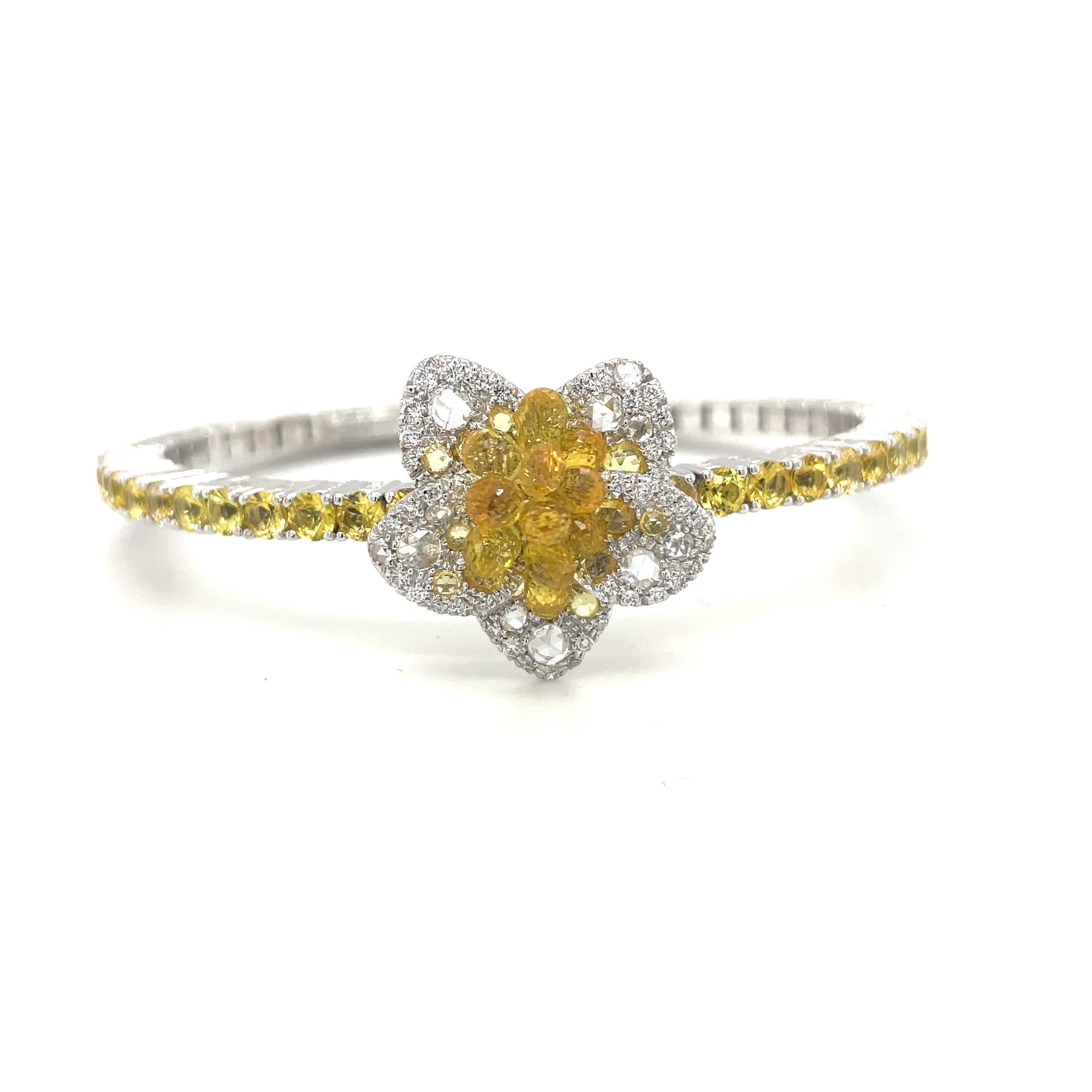 Contemporain Cellini Or blanc 18 carats 9,21 carats Saphir jaune 0,87 carat Bracelet fleurs en diamants en vente