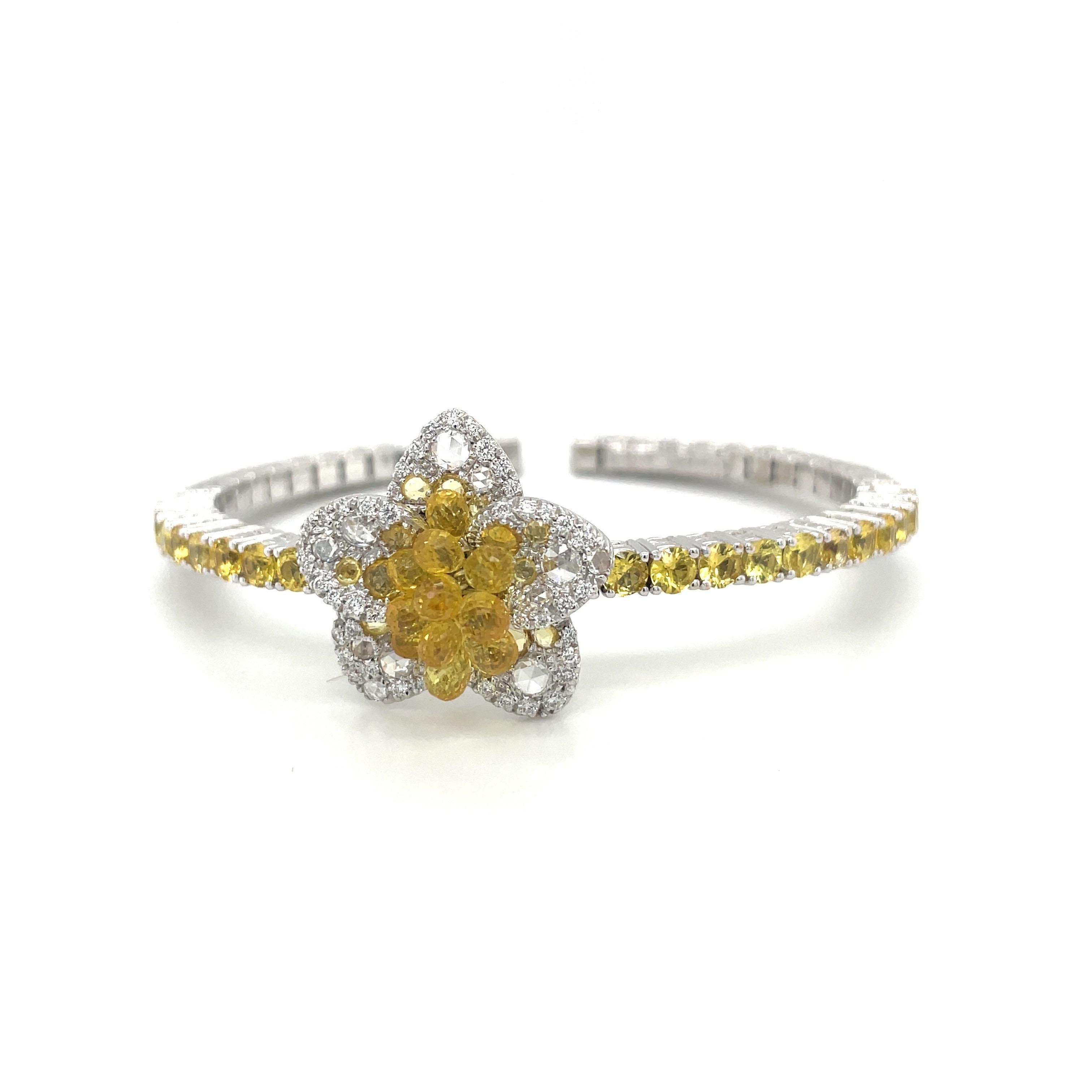 Taille briolette Cellini Or blanc 18 carats 9,21 carats Saphir jaune 0,87 carat Bracelet fleurs en diamants en vente