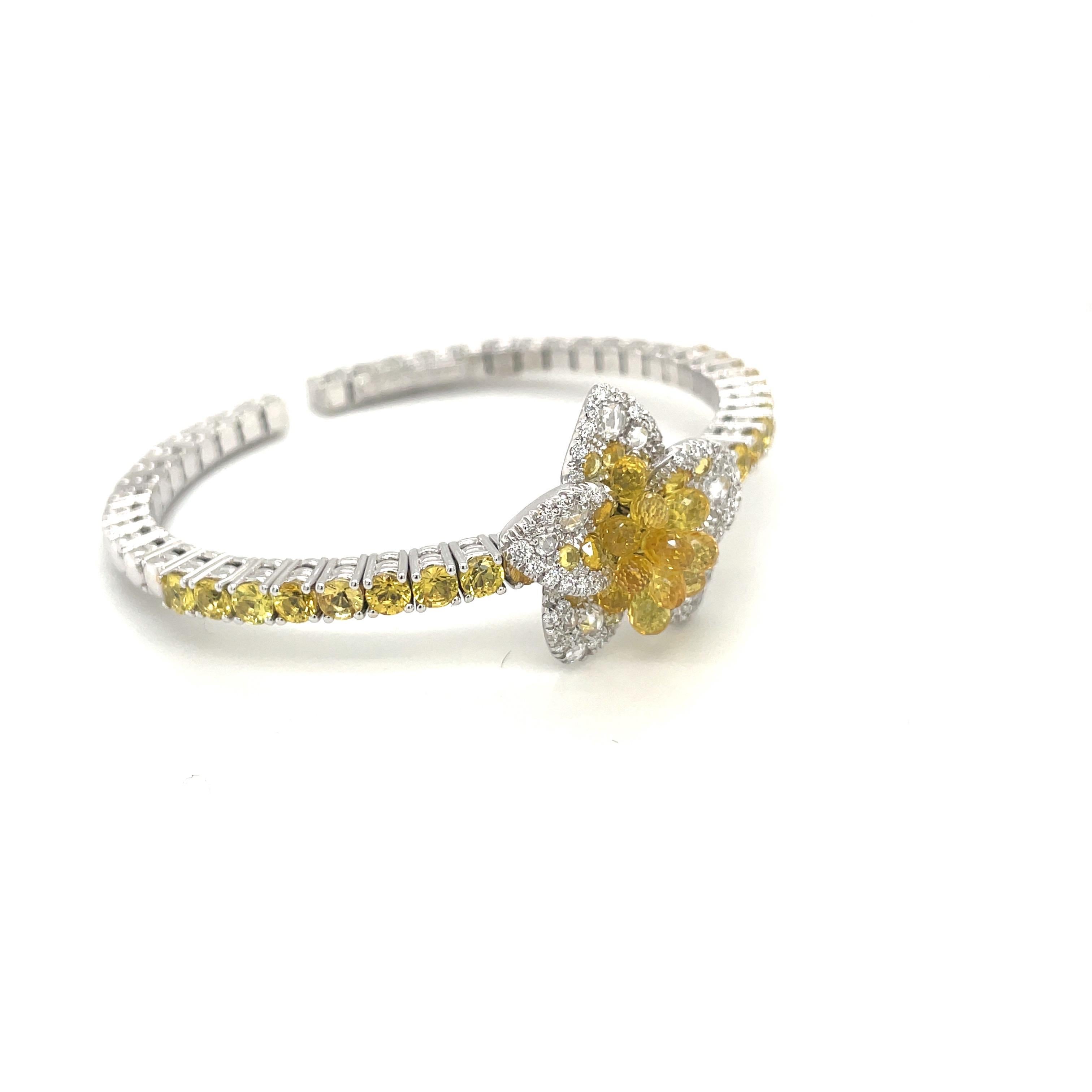 Cellini Or blanc 18 carats 9,21 carats Saphir jaune 0,87 carat Bracelet fleurs en diamants Neuf - En vente à New York, NY