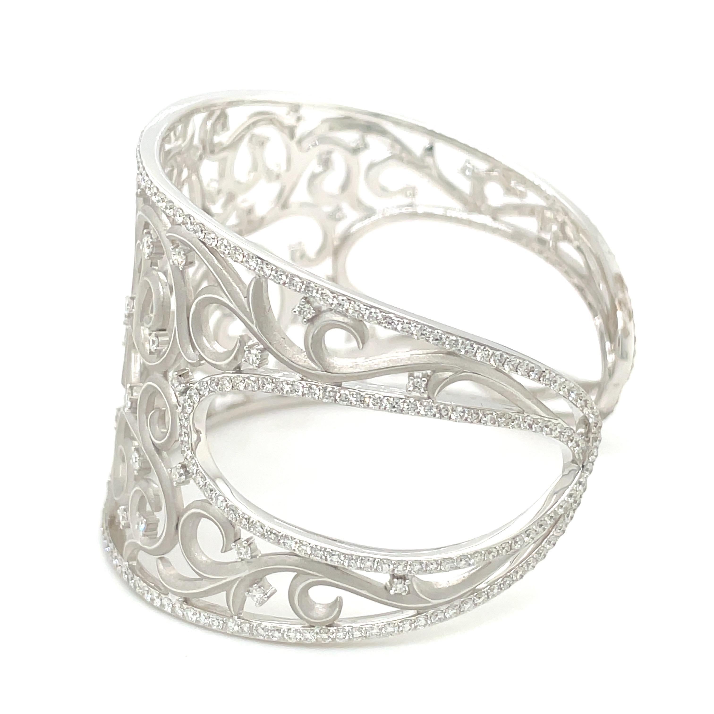 Cellini 18kt White Gold and Diamond 4.90Ct. Lace Cuff Bracelet For Sale 5