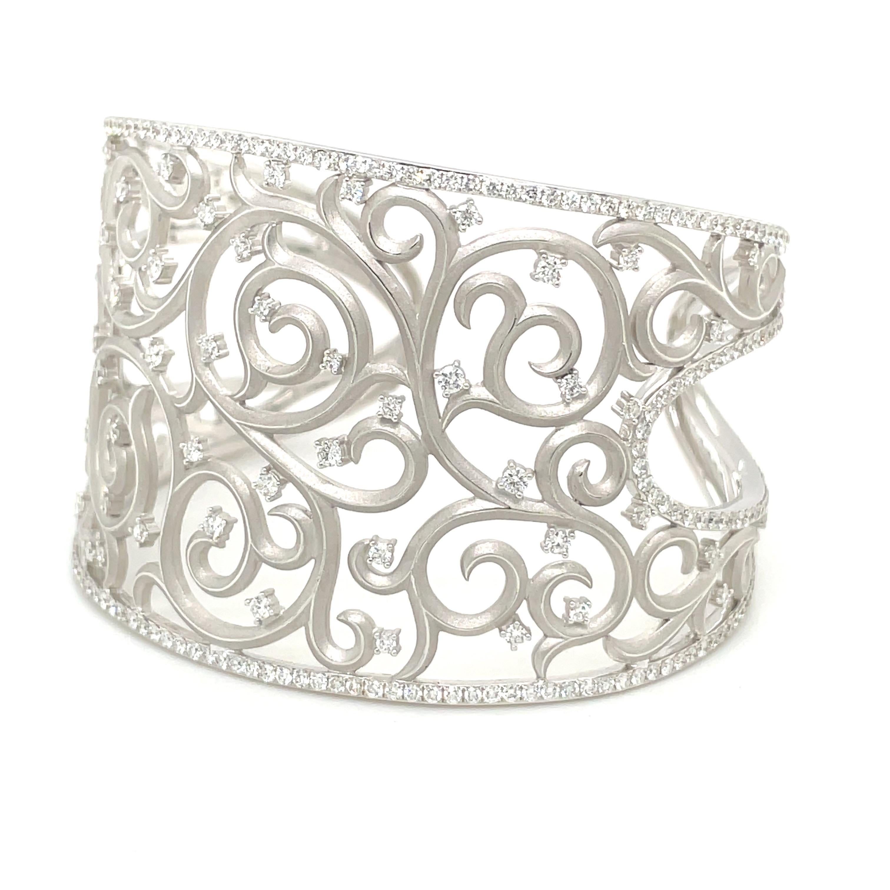 Cellini 18kt White Gold and Diamond 4.90Ct. Lace Cuff Bracelet For Sale 7