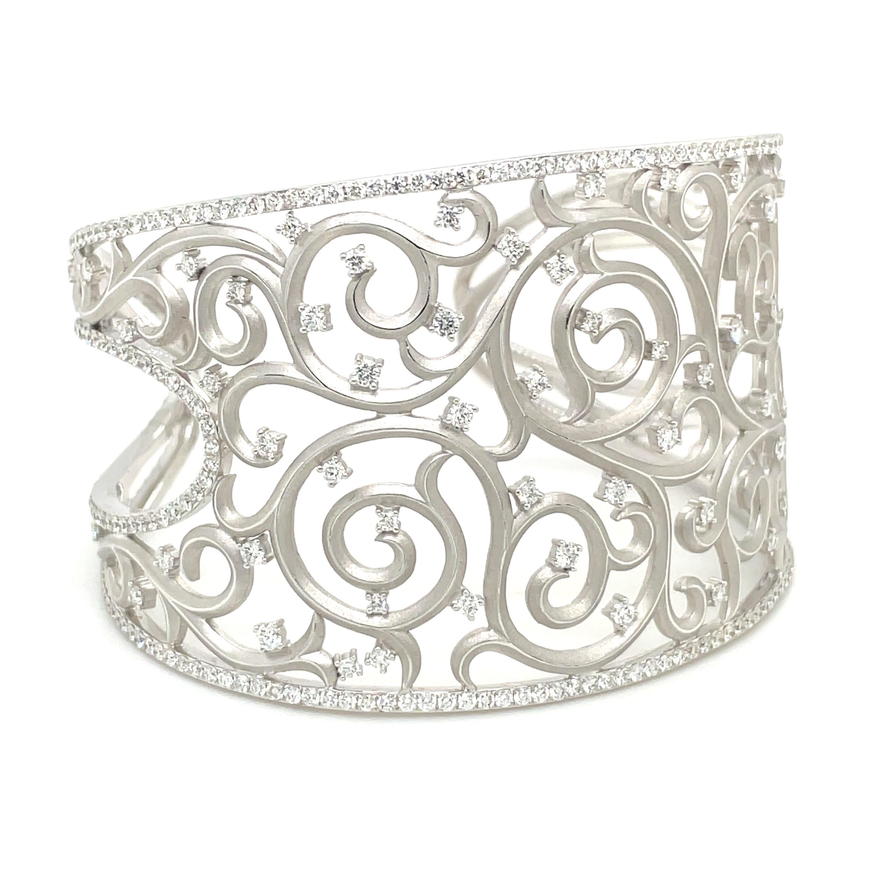 Cellini 18kt White Gold and Diamond 4.90Ct. Lace Cuff Bracelet For Sale 8