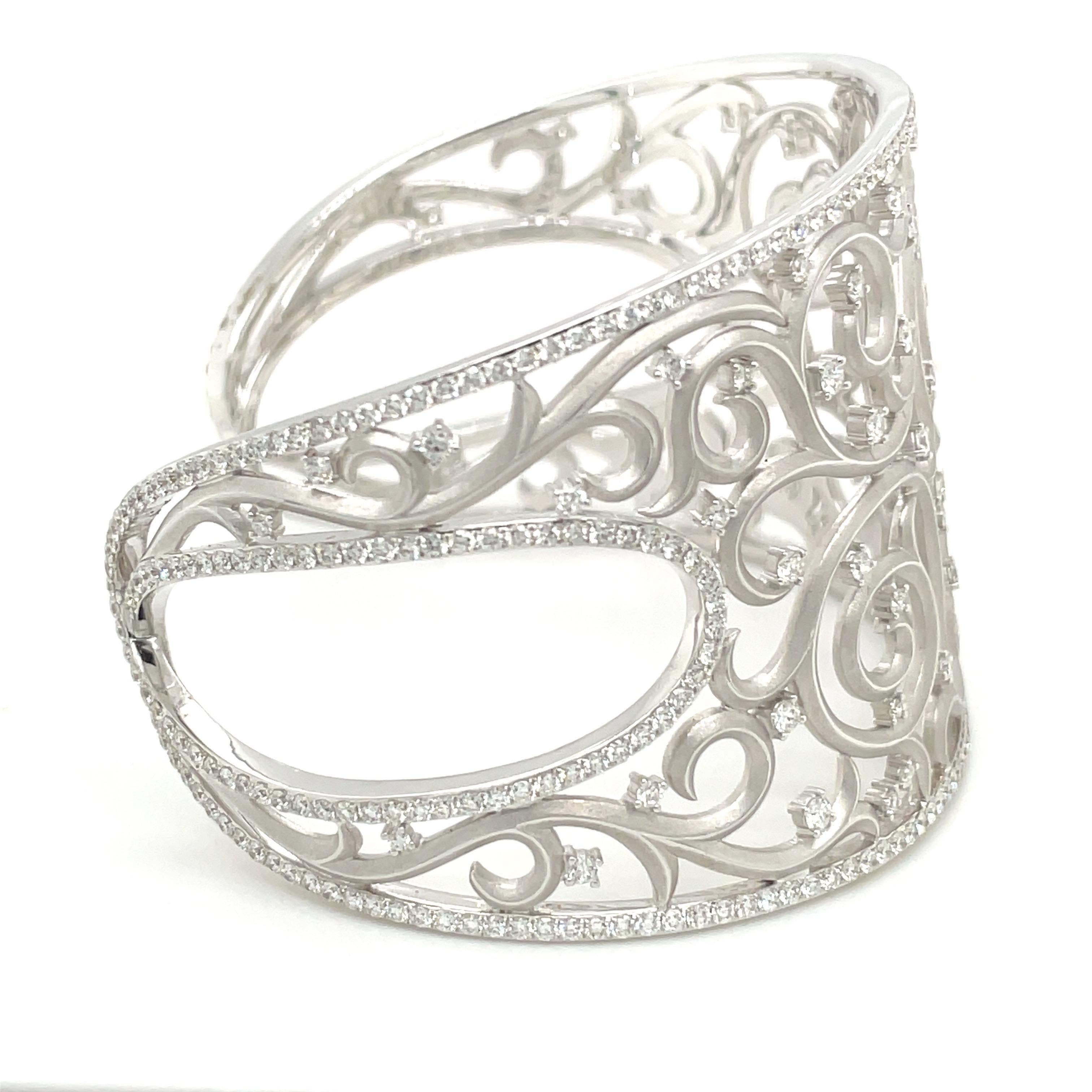 Cellini 18kt White Gold and Diamond 4.90Ct. Lace Cuff Bracelet For Sale 10