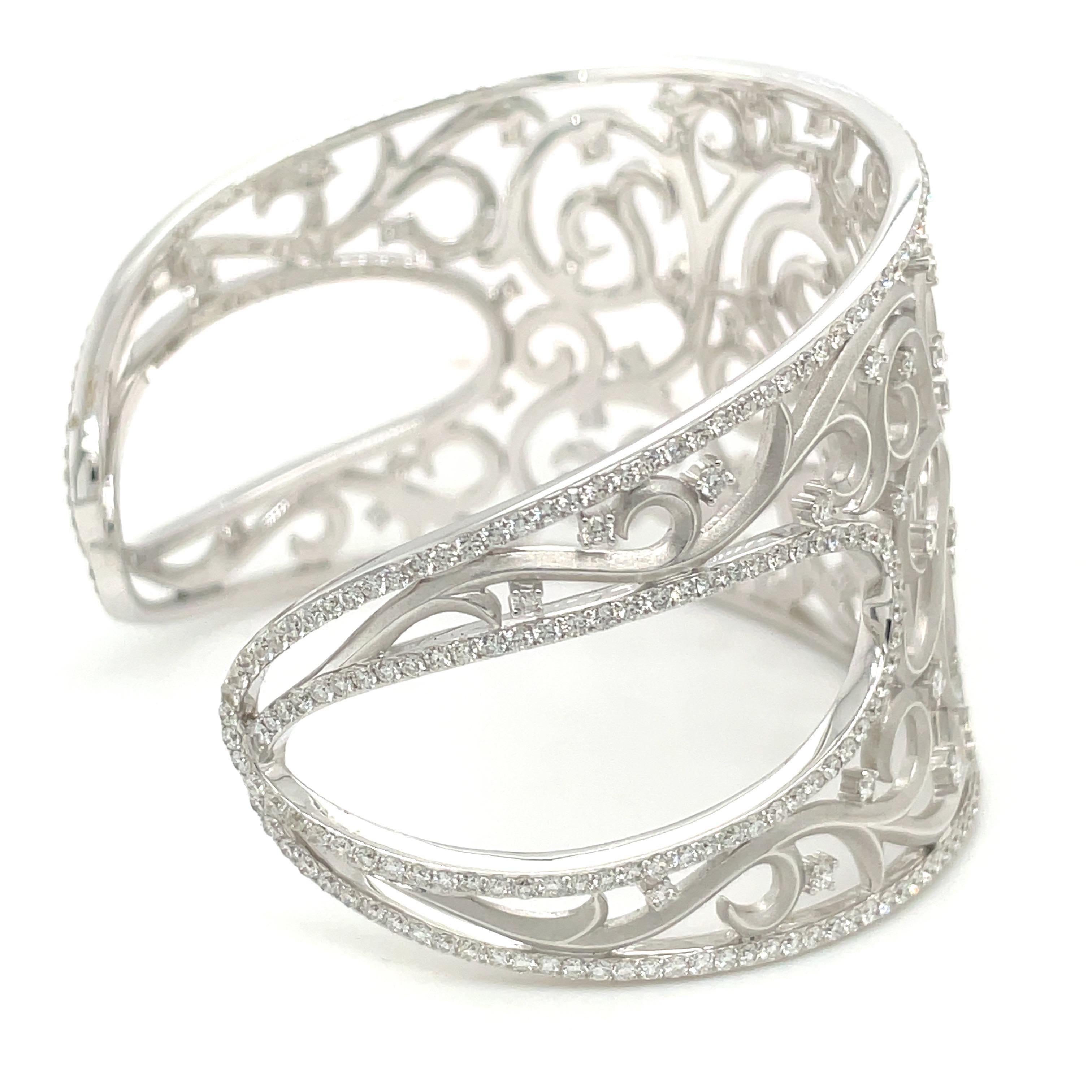 Cellini 18kt White Gold and Diamond 4.90Ct. Lace Cuff Bracelet For Sale 11