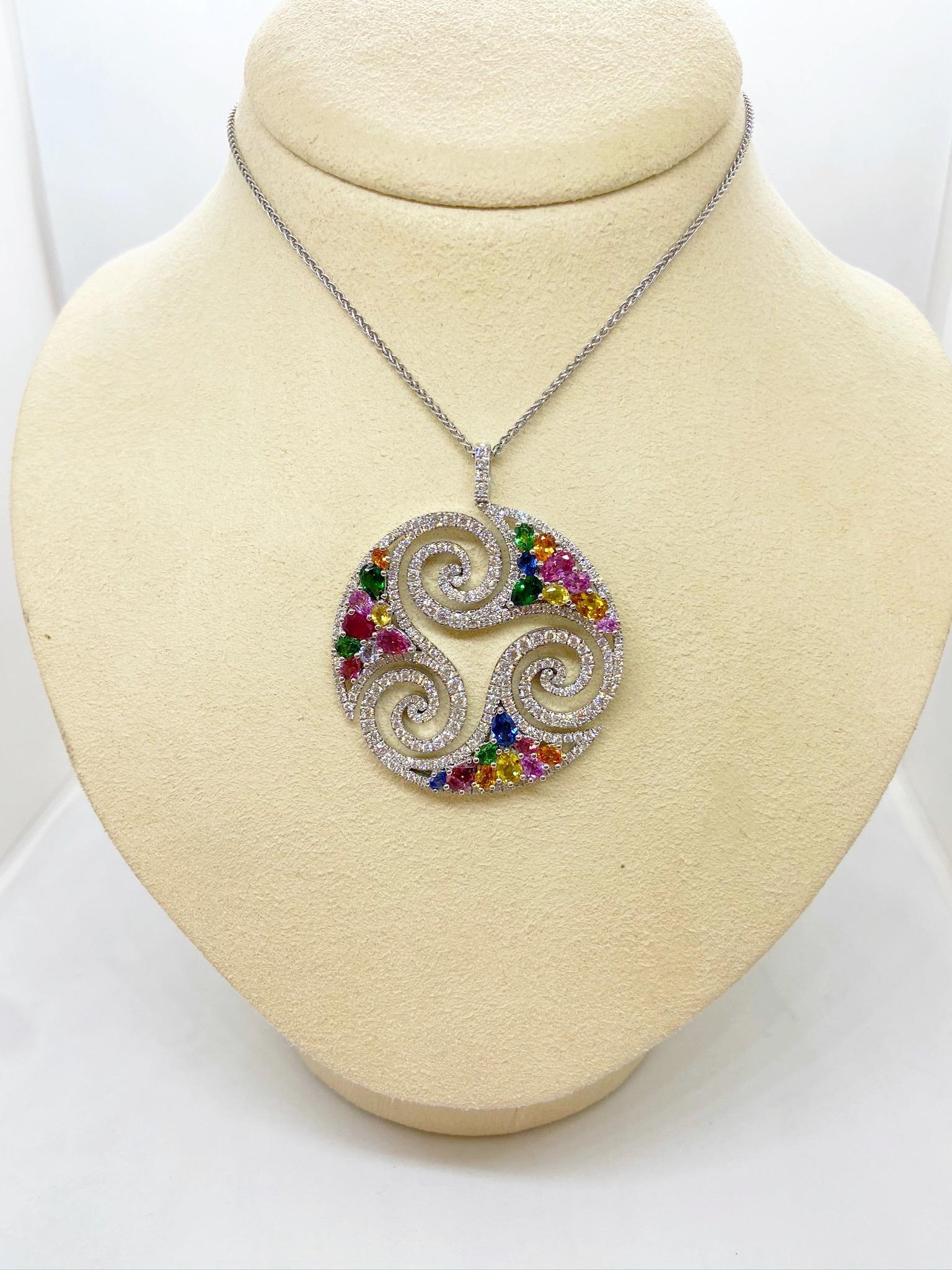 Taglio misto Collana Cellini in oro bianco 18 carati con diamanti e zaffiri multicolore in vendita