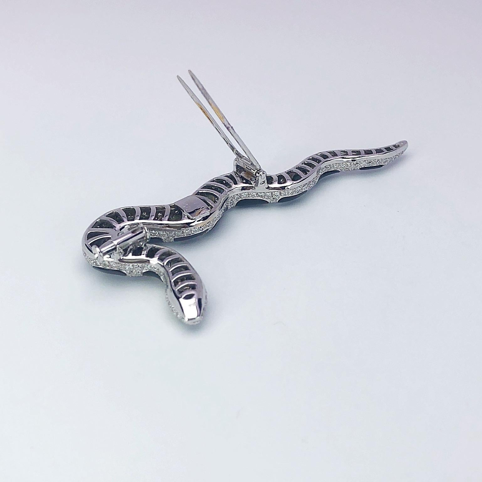 Modern Cellini 18 Karat White Gold Snake Brooch with Diamonds and Black Mother of Pearl For Sale