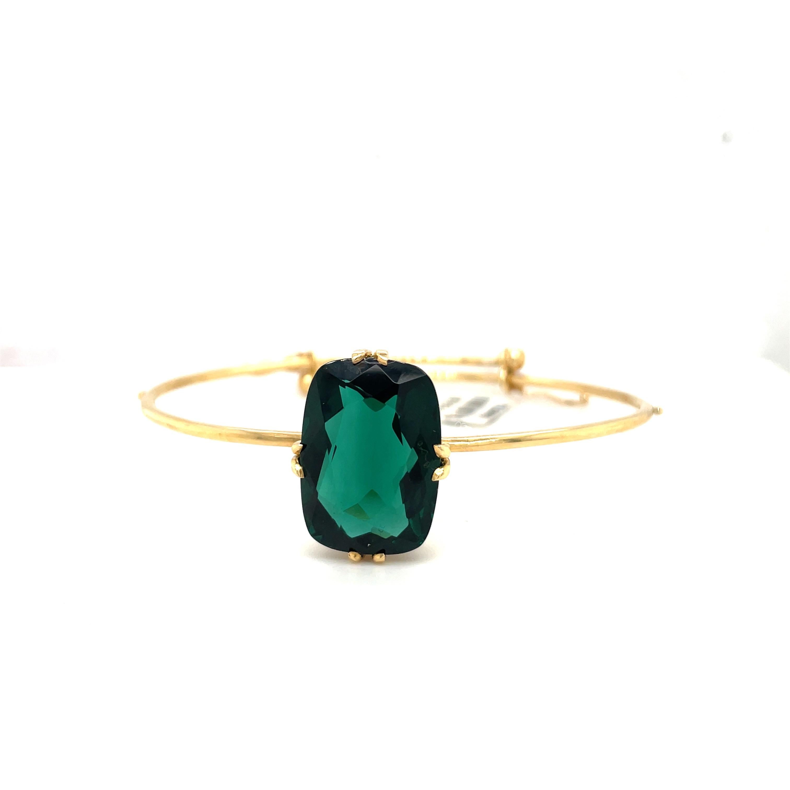 Magnificent 18 karat yellow gold bangle bracelet featuring a 15.72 carat cushion cut green quartz center stone. The bangle bracelet slips on and is fully adjustable.
Made exclusively for Cellini NYC