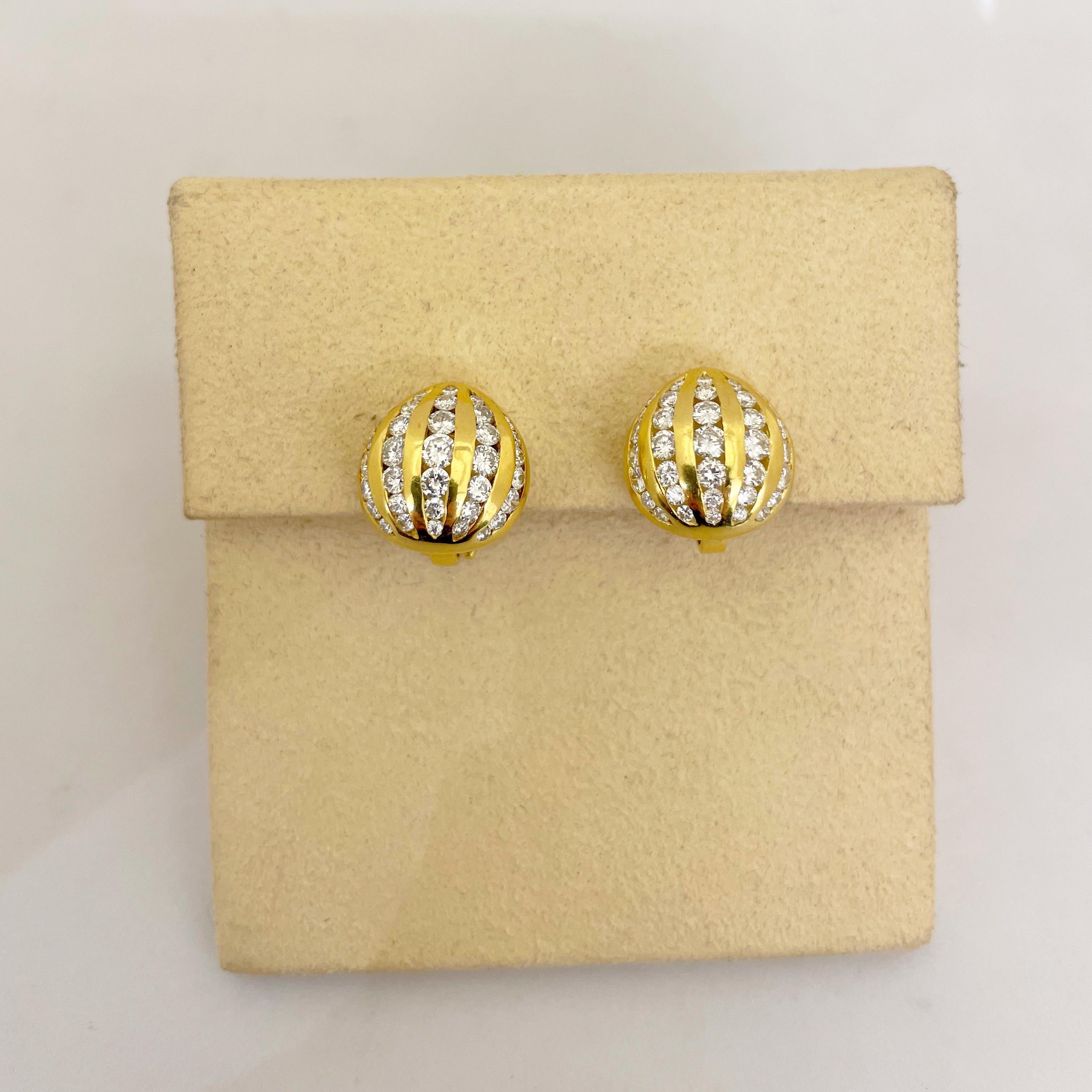 Contemporain Cellini Boucles d'oreilles boutons en or jaune 18 carats avec diamants de 2,13 carats en vente