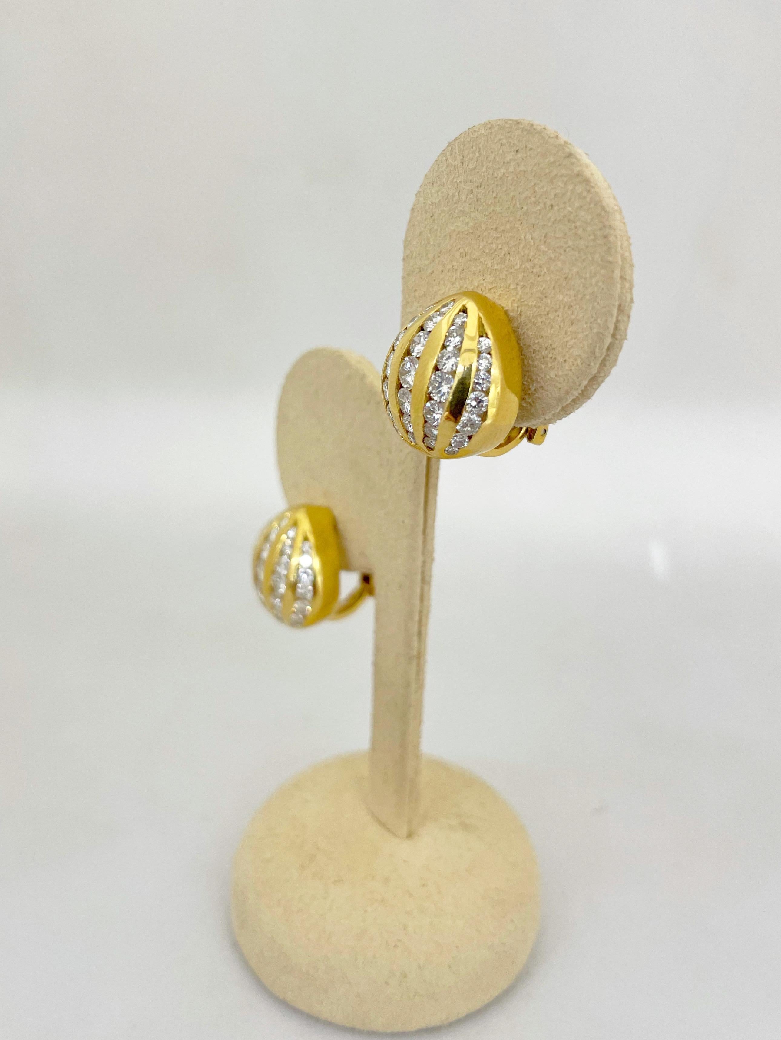 Cellini 18 Karat Yellow Gold 2.13 Carat Diamond Button Earrings In New Condition For Sale In New York, NY