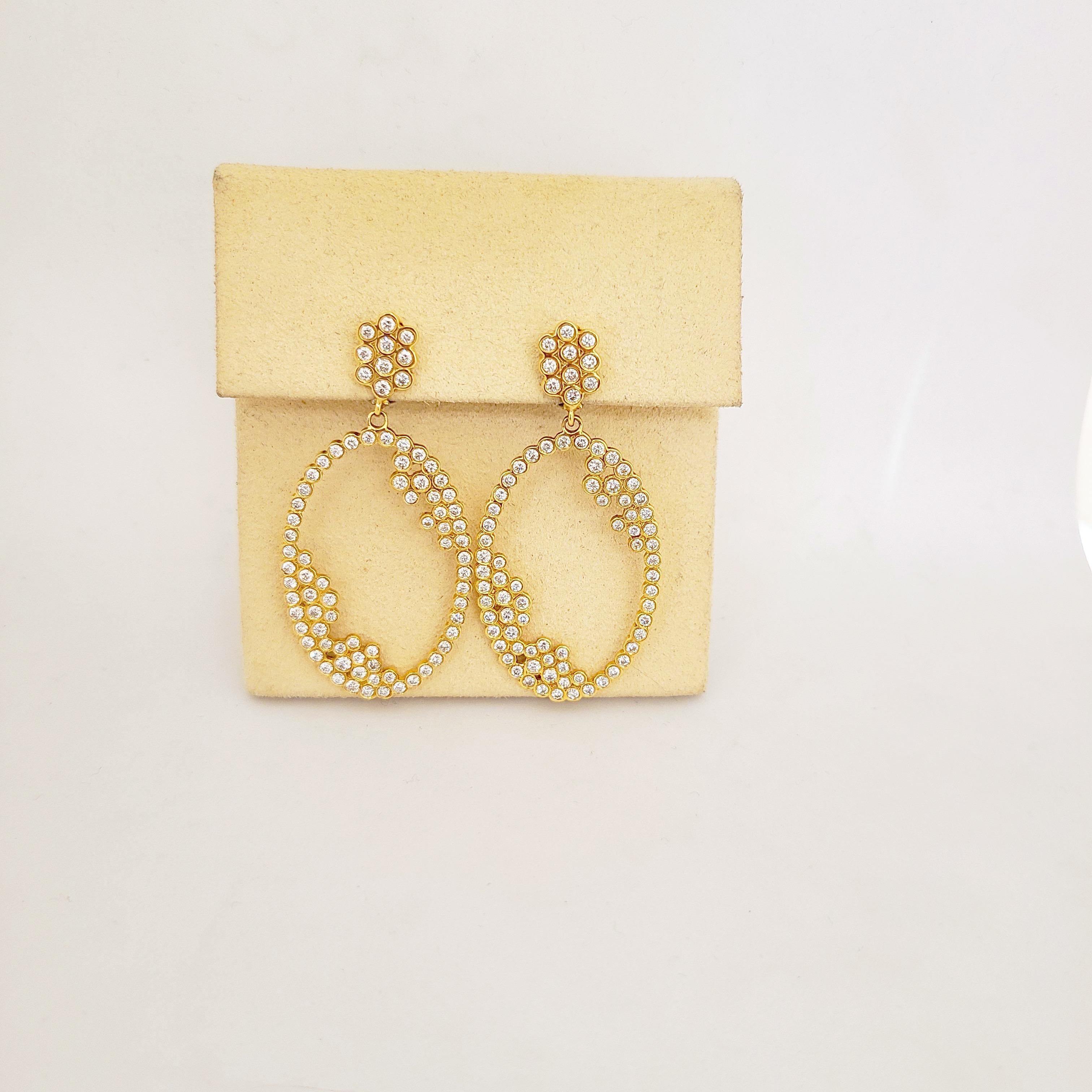 Moderne Cellini Or jaune 18 carats 3,88 carats. Boucles d'oreilles pendantes bulle de diamants en vente