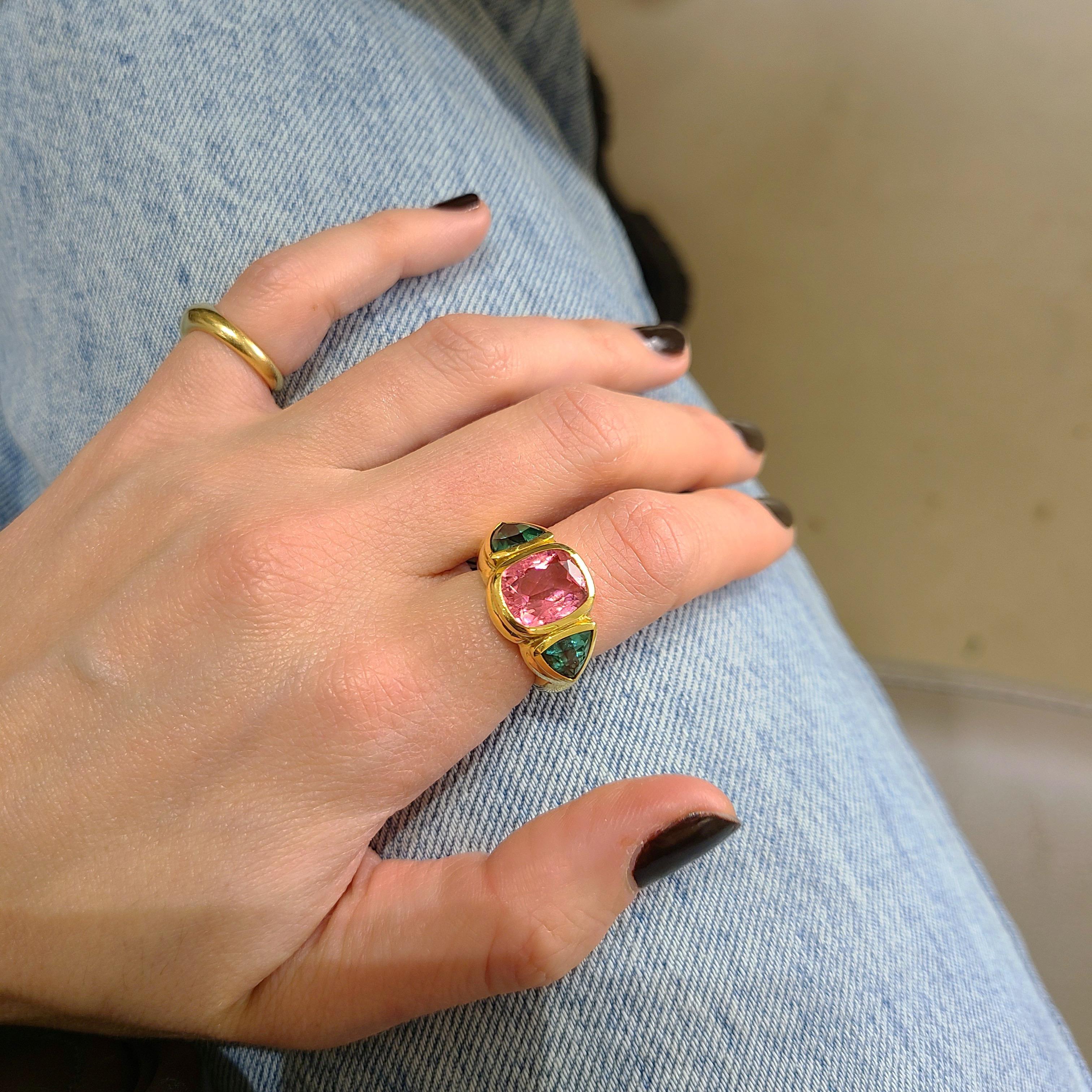 Cellini Ring aus 18 Karat Gelbgold mit 6,63 Karat Rubellit und grünem Turmalin im Zustand „Neu“ im Angebot in New York, NY