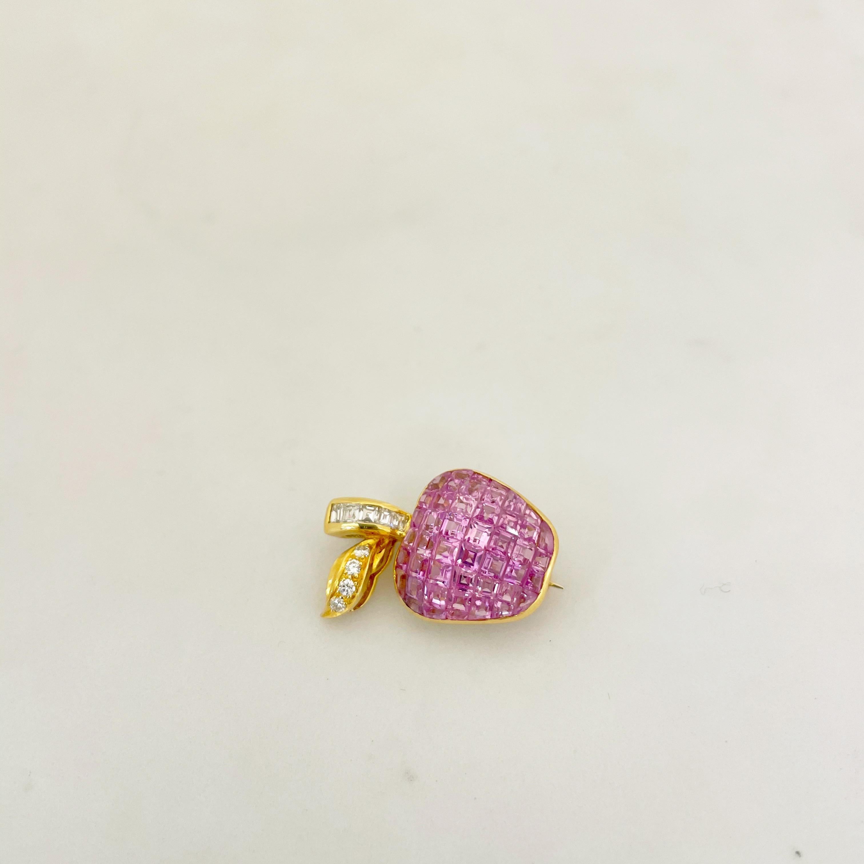 Contemporary Cellini 18 Karat Gold, 7.55 Carat Invisibly Set Pink Sapphire Apple Brooch For Sale