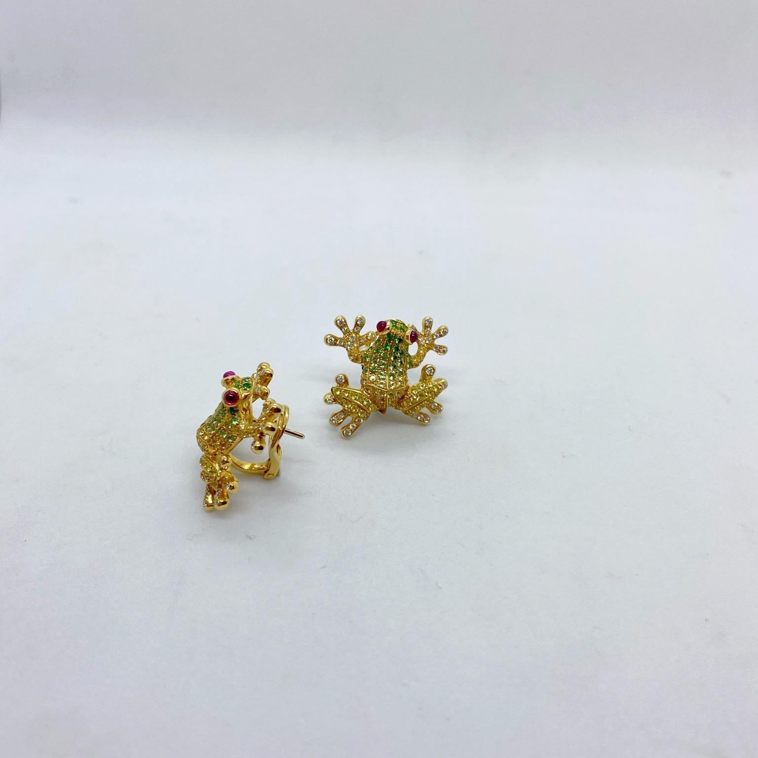 Modern Cellini 18 Karat Gold, Diamond, Yellow Sapphires and Tsavorite Frog Earrings For Sale