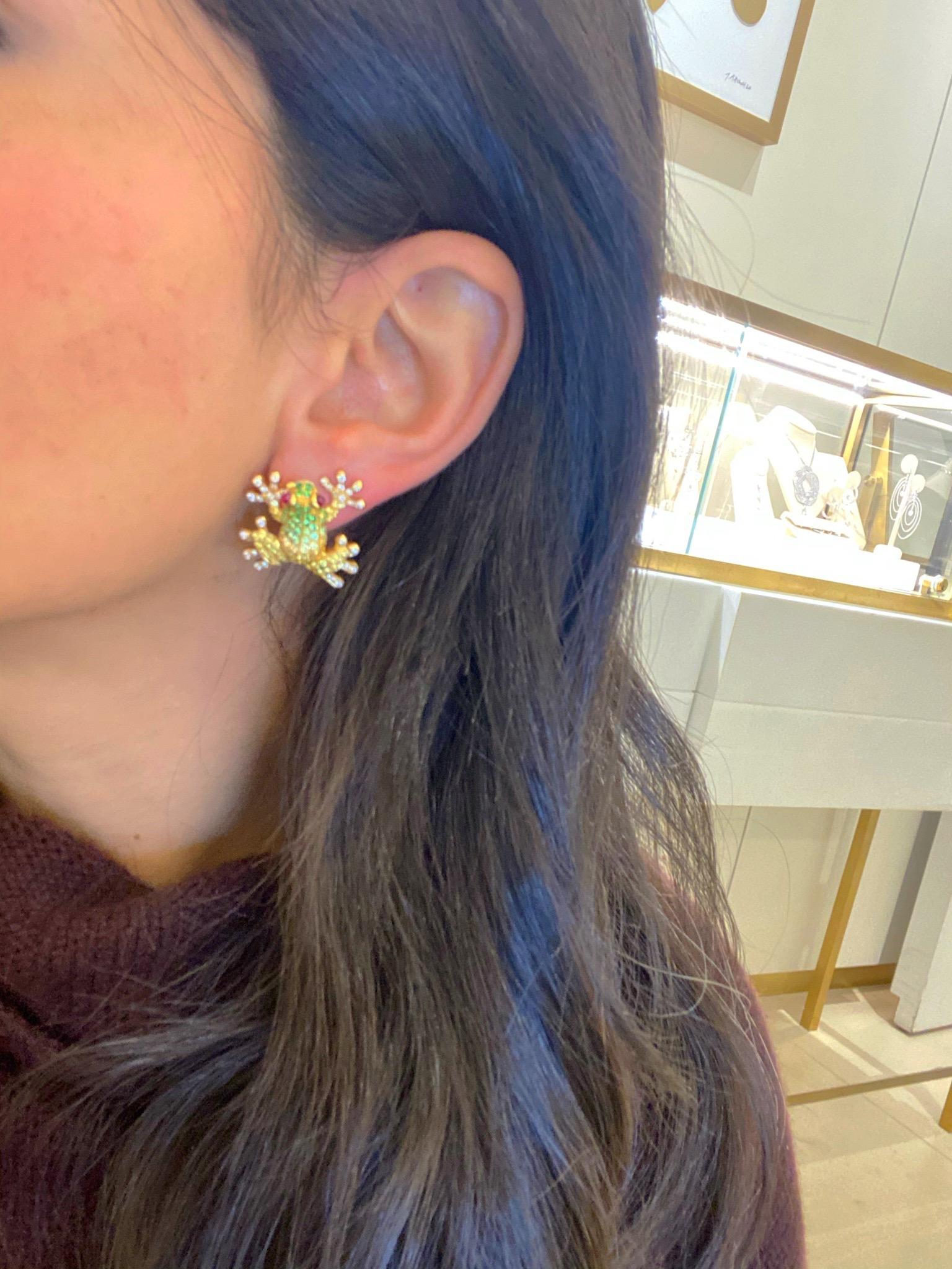 Cellini 18 Karat Gold, Diamond, Yellow Sapphires and Tsavorite Frog Earrings In New Condition For Sale In New York, NY