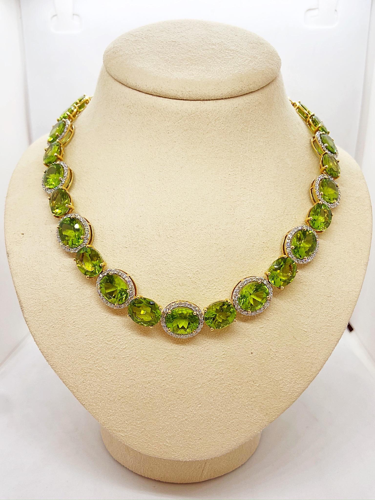 Cellini 18 Karat Gold Necklace with 10.65 Carat Peridot and 3.77 Carat Diamonds In New Condition In New York, NY