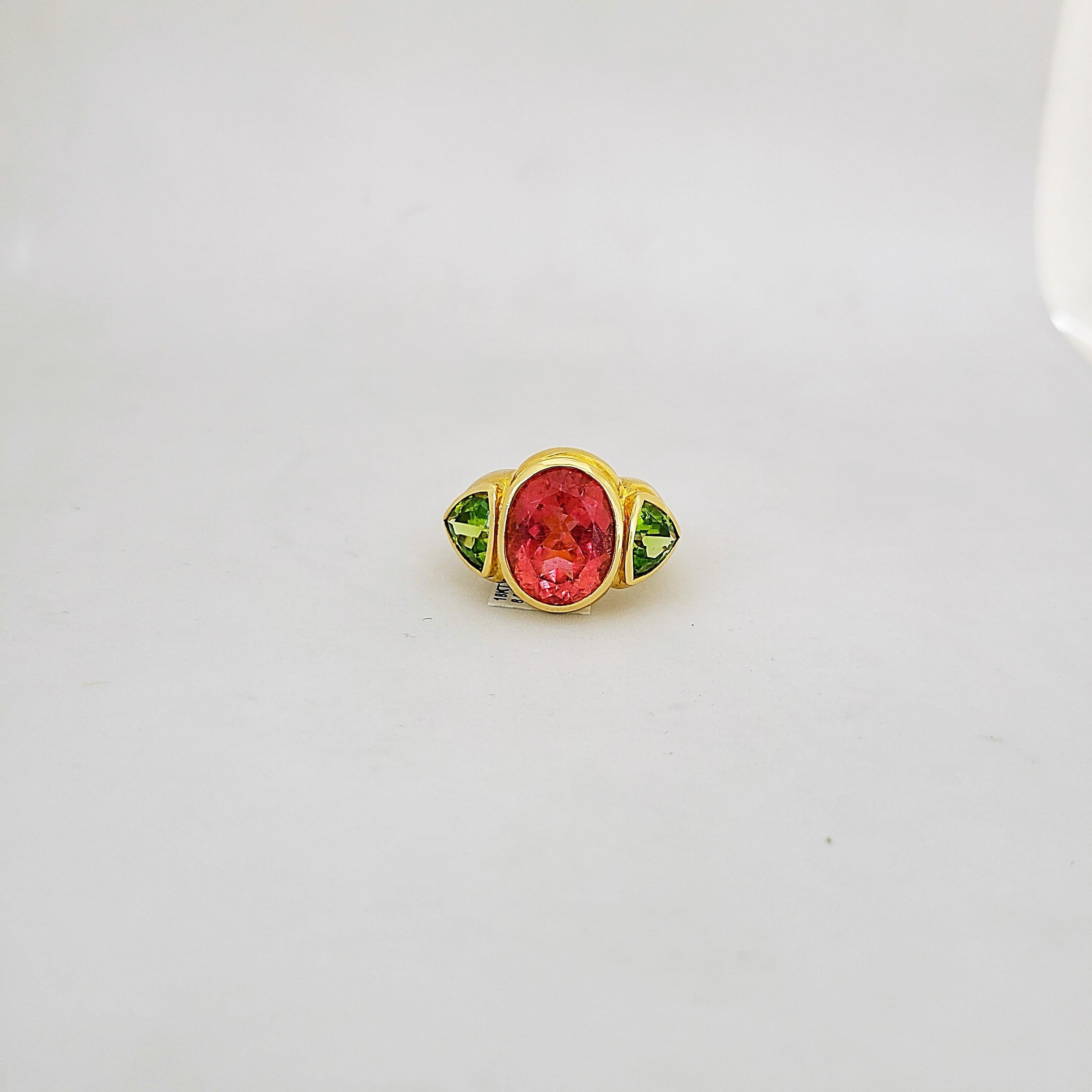 Cellini 18KT Yellow Gold Ring with 8.05 Carat Rubellite and 3.46 Carat Peridot For Sale 2
