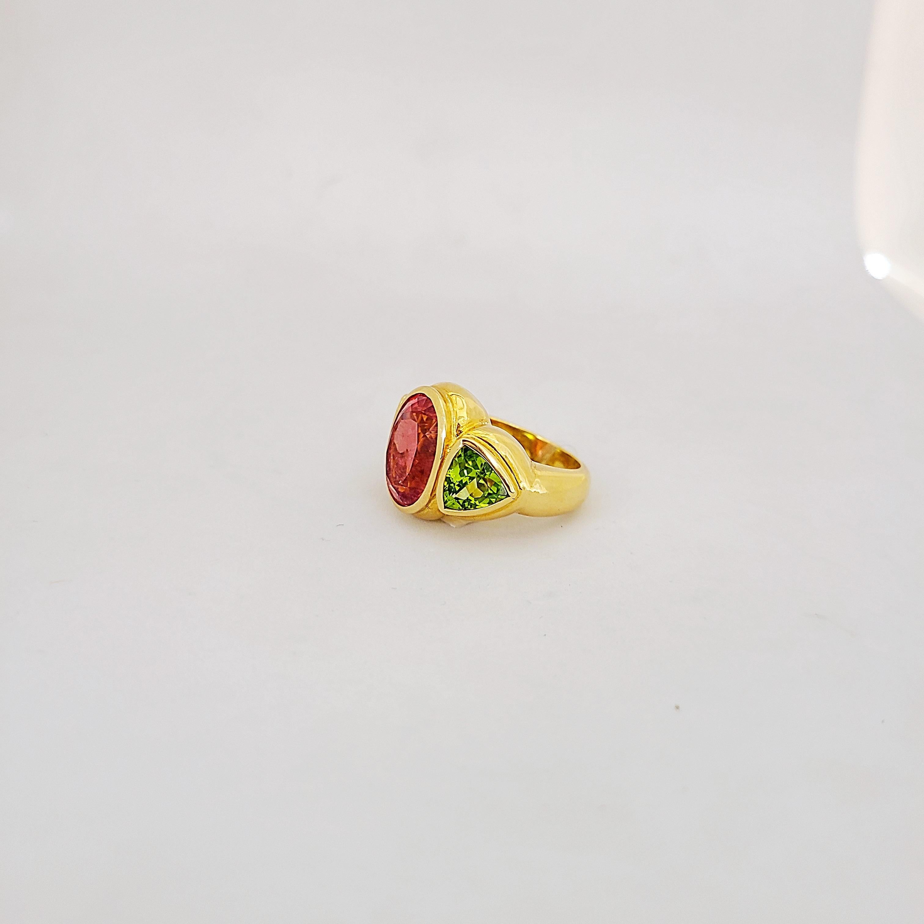 Cellini 18KT Yellow Gold Ring with 8.05 Carat Rubellite and 3.46 Carat Peridot For Sale 3