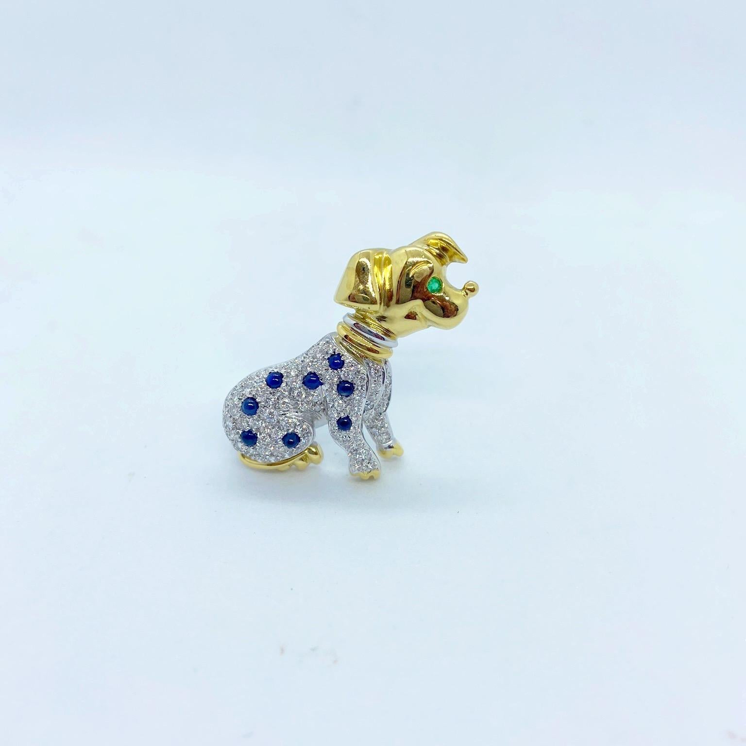 Taille ronde Cellini Broche Dalmatie en or jaune et blanc 18 carats avec diamants et saphirs bleus en vente