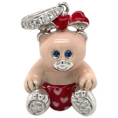 Cellini Exclusive Or blanc 18 carats 0,16 carat Breloque ours en émail et diamants en forme de petite fille en forme d'ours