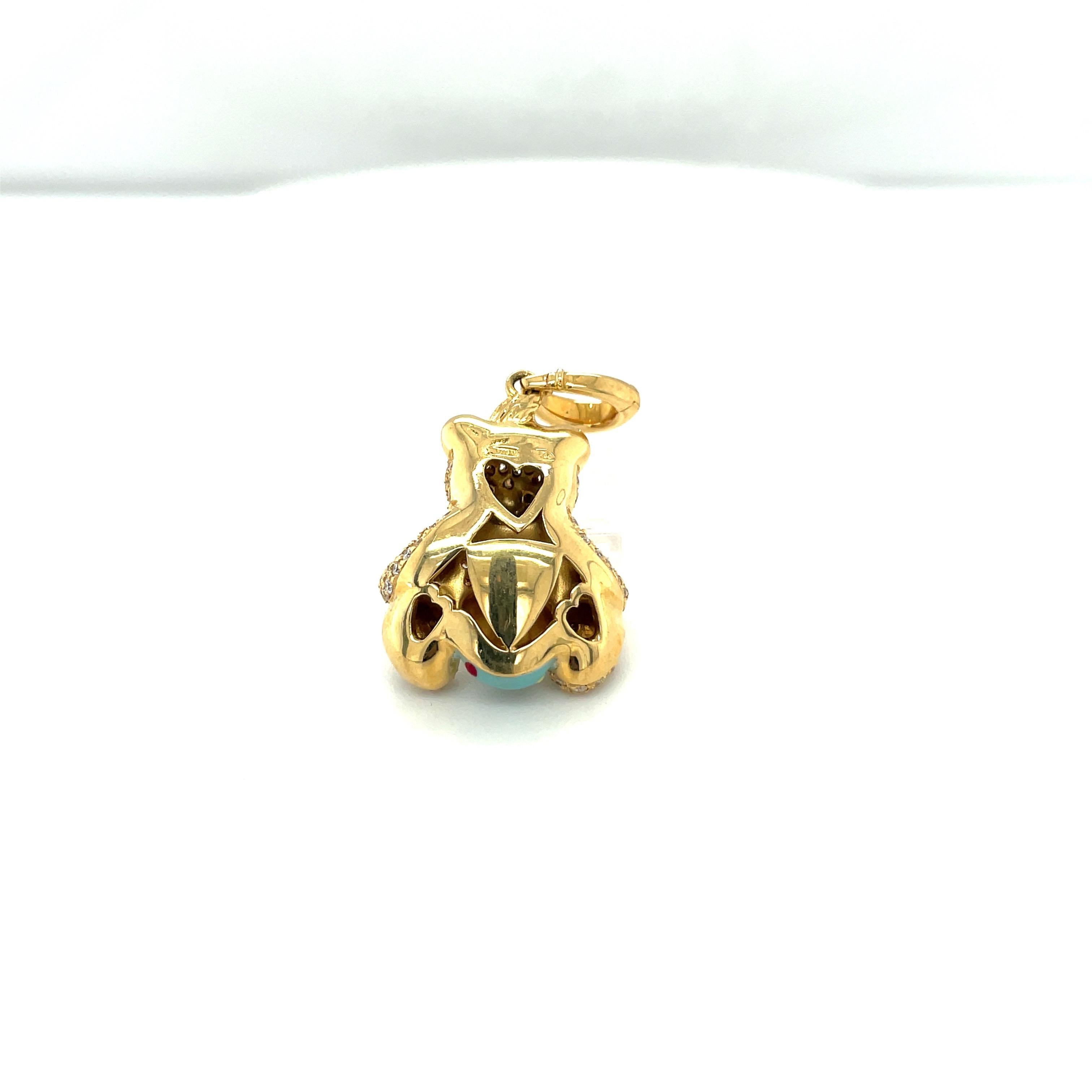 Taille ronde Cellini Exclusive Or jaune 18 carats 1,07 carat Breloque ours Boy Teddy Bear en émail et diamants en vente