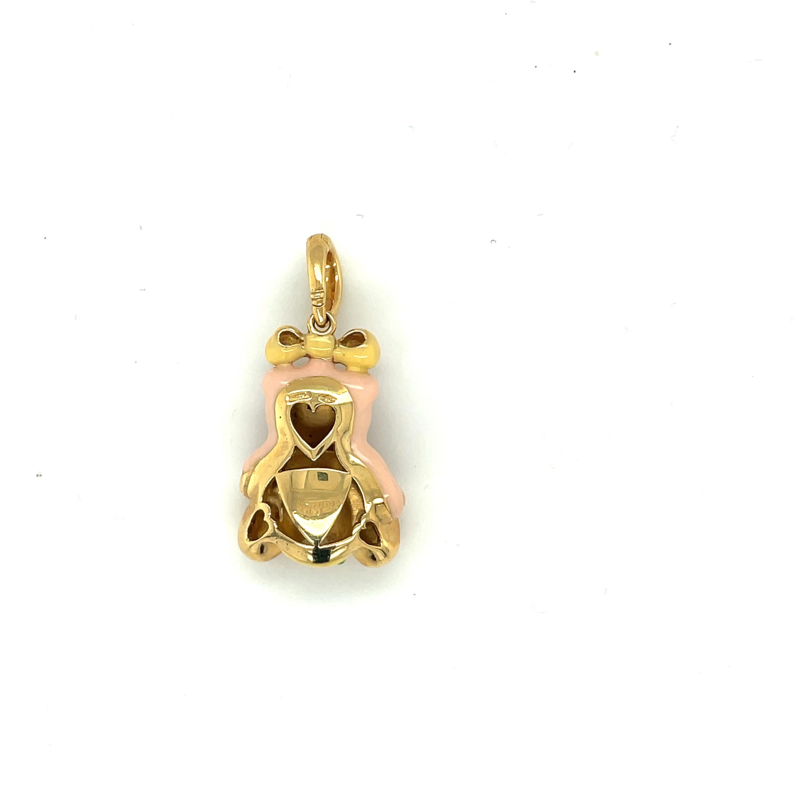 Moderno Cellini Exclusive Oro giallo 18KT Smalto Ragazza Orsacchiotto Charm in vendita
