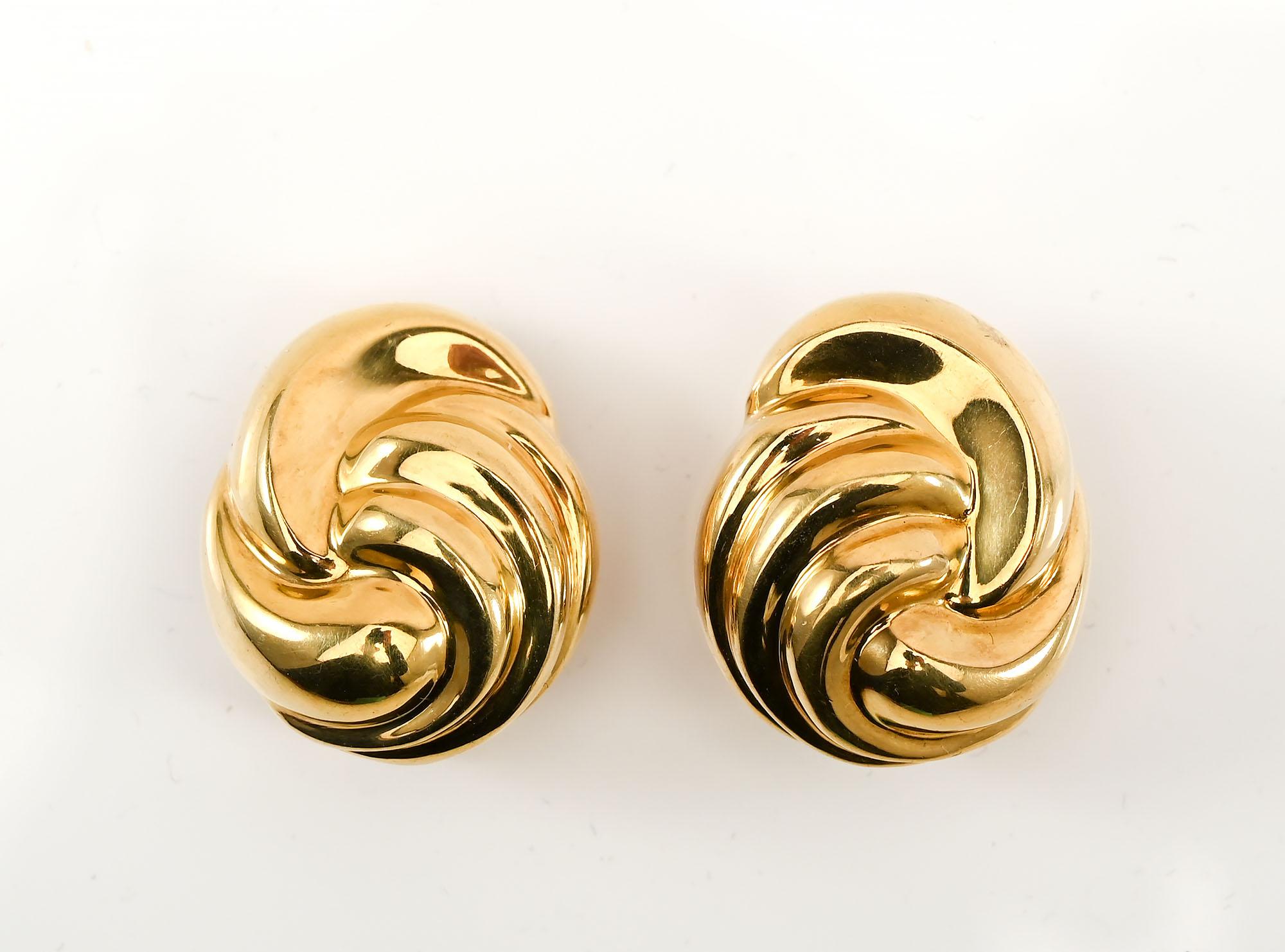 Stylish and versatile 18 karat gold earrings by Cellini. Double swirls of different dimensions create nice movement. The earrings measure 15/16