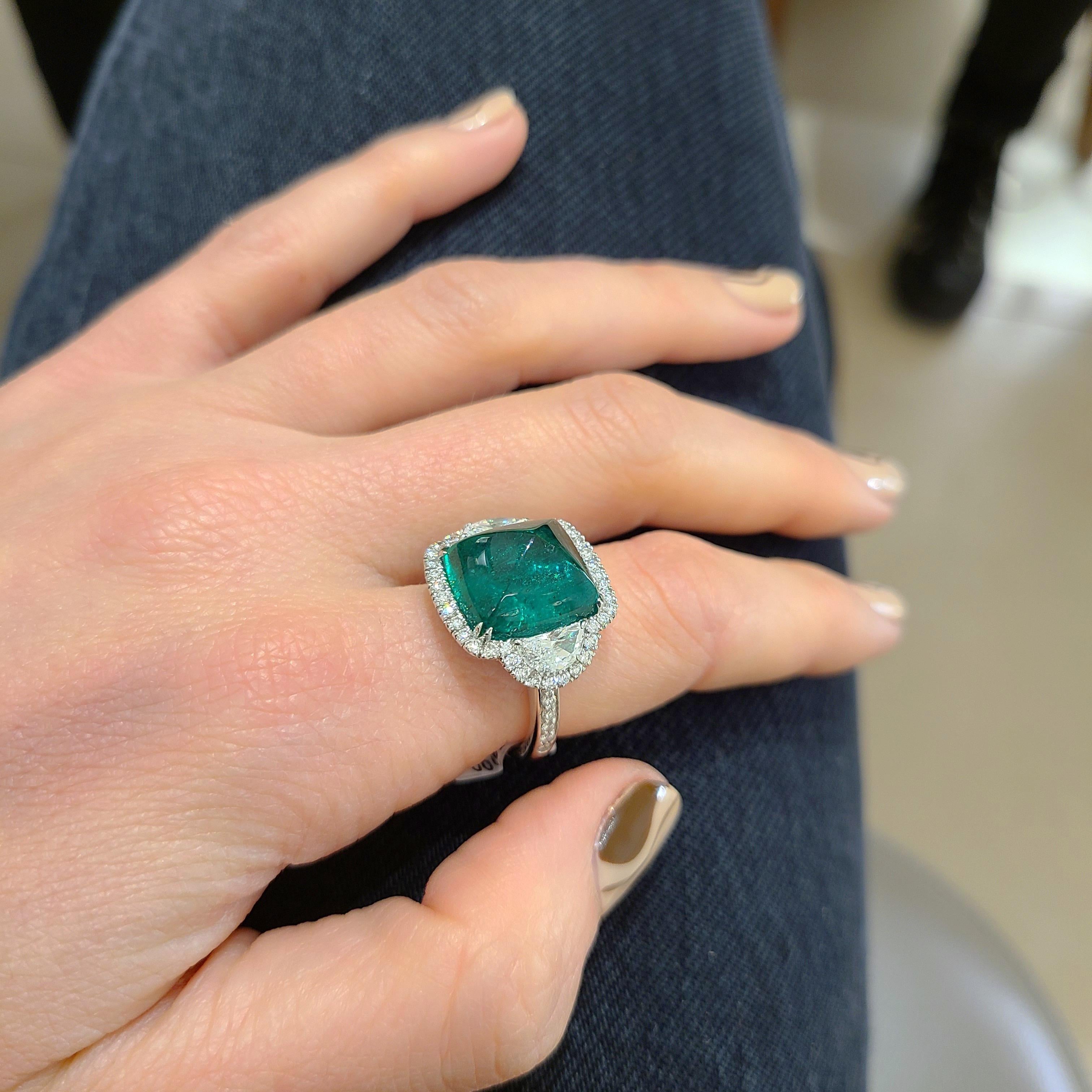 10.58 Carat Sugarloaf Cabochon Emerald and Diamond Ring For Sale 3