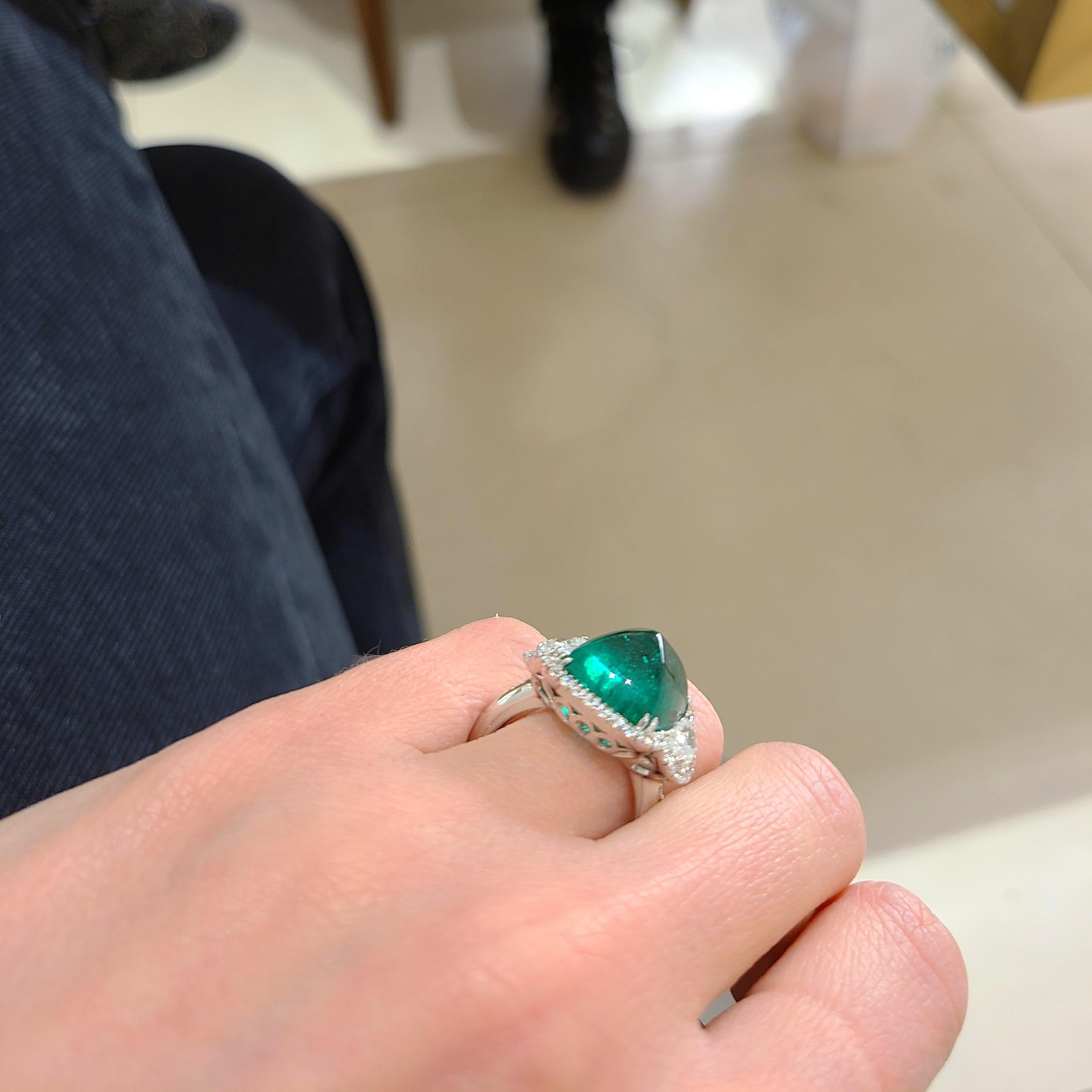 10.58 Carat Sugarloaf Cabochon Emerald and Diamond Ring For Sale 4