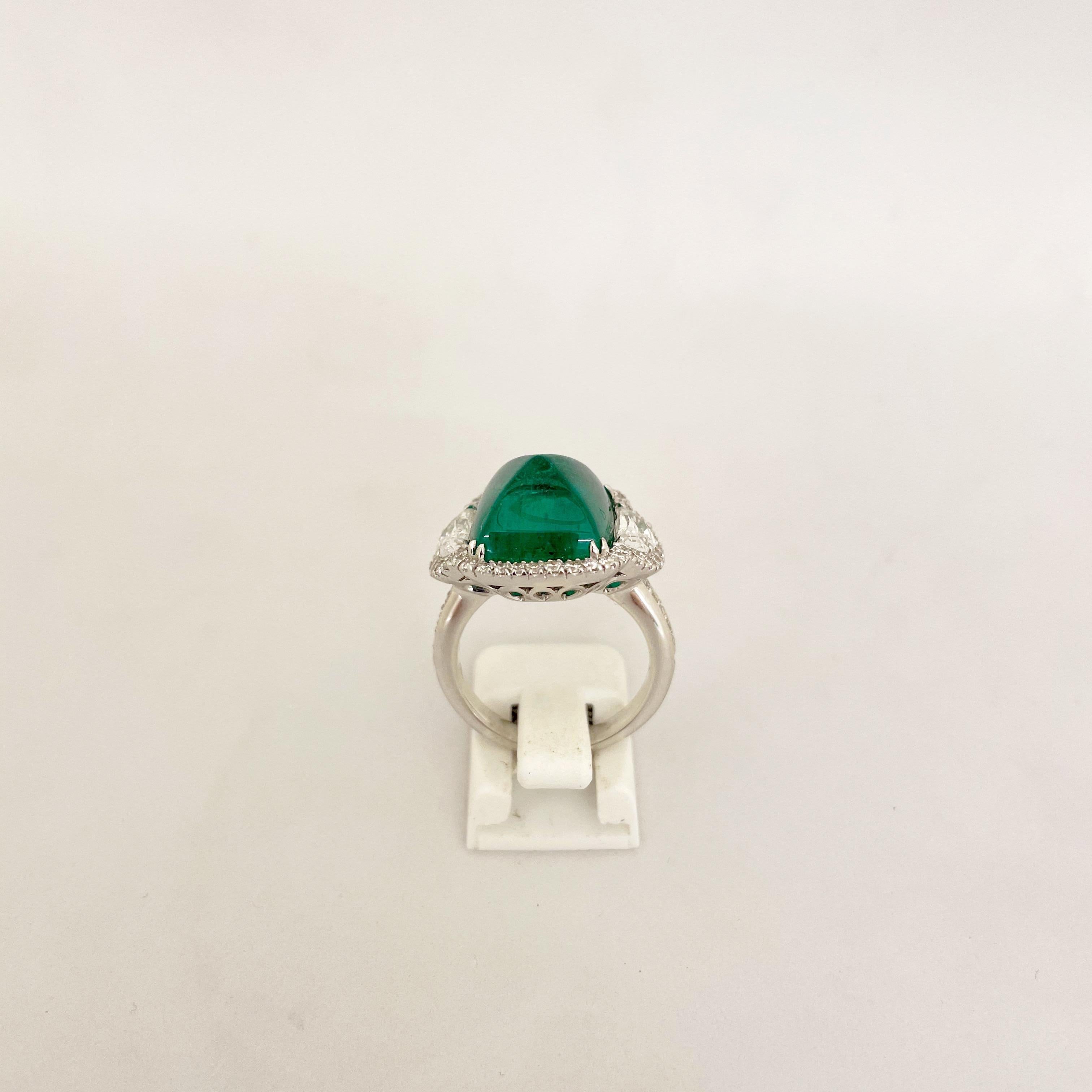 10.58 Carat Sugarloaf Cabochon Emerald and Diamond Ring In New Condition For Sale In New York, NY