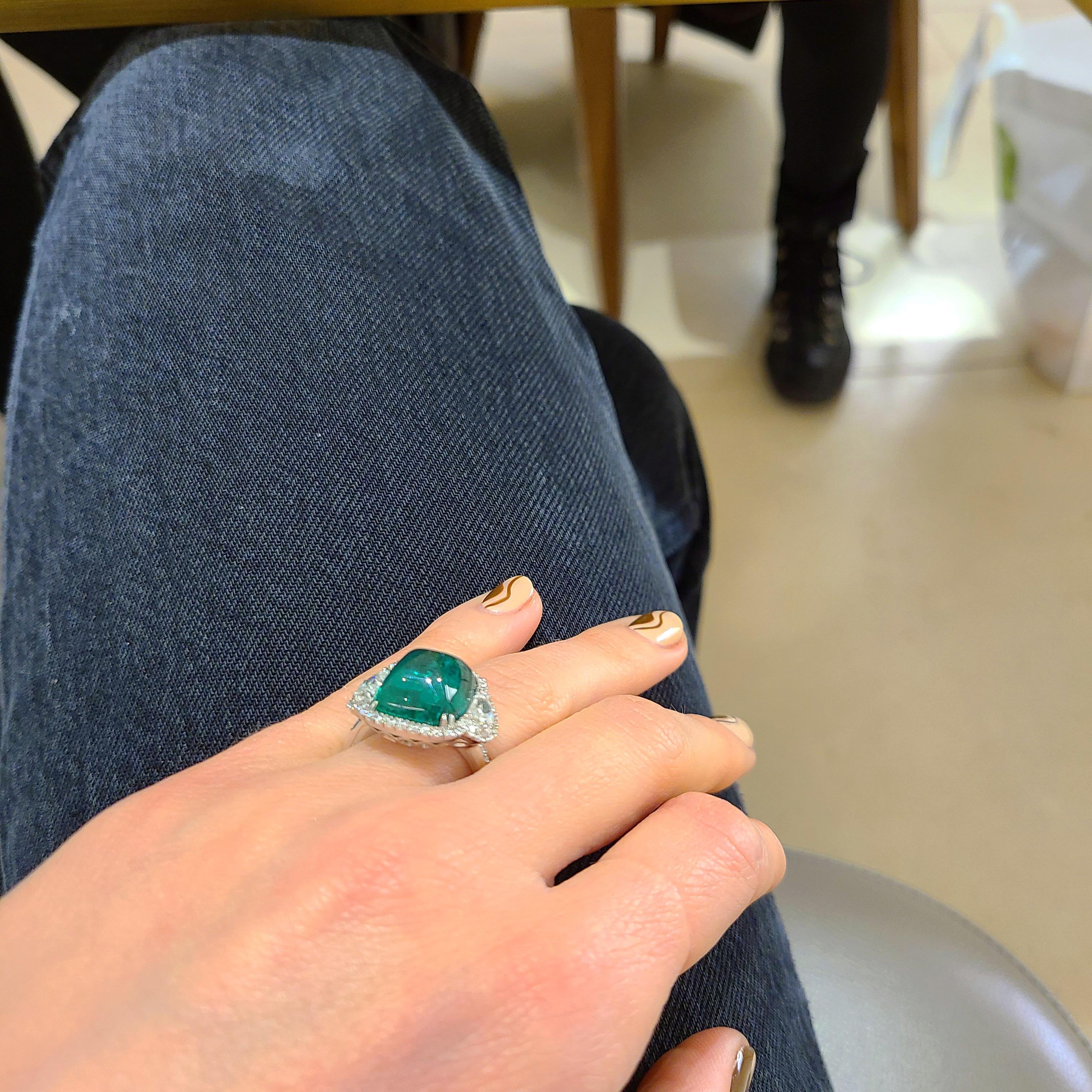 10.58 Carat Sugarloaf Cabochon Emerald and Diamond Ring For Sale 2