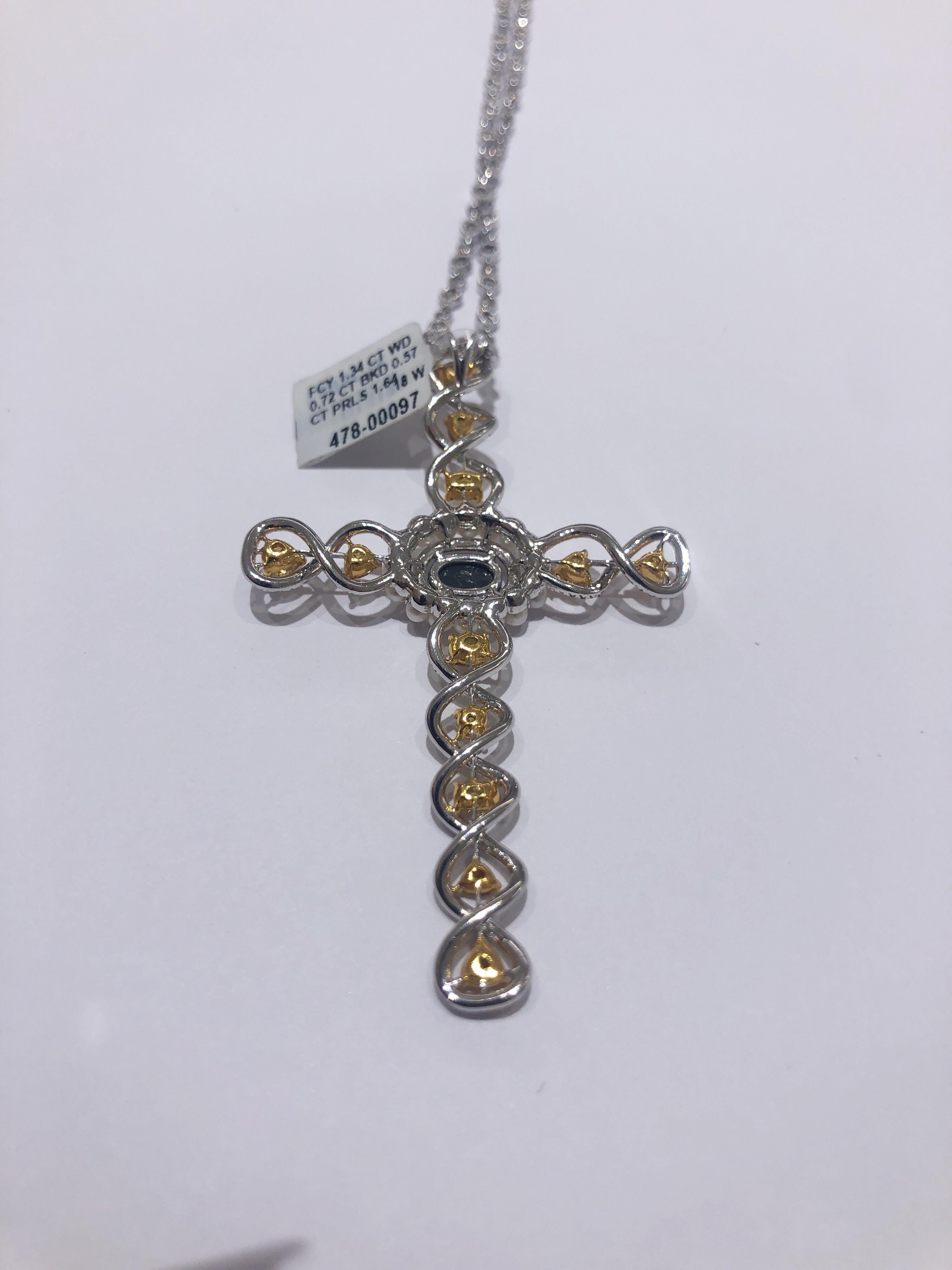 Cellini Jewelers 18 Karat Weißgold, 1,34 Karat Kreuzanhänger mit ausgefallenen Diamanten  (Ovalschliff) im Angebot