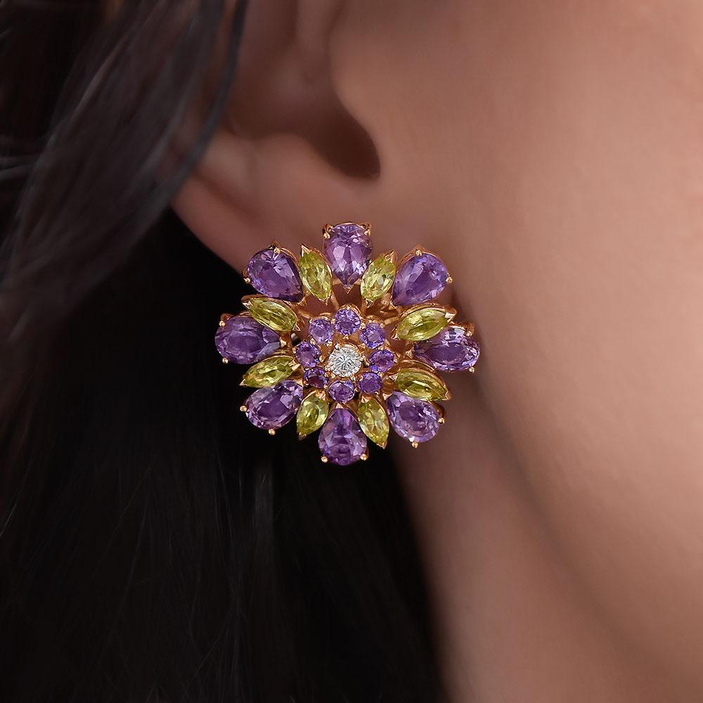 Contemporain Boucles d'oreilles en or 18 carats, améthyste de 10,78 carats, péridot de 2,30 carats et diamants en vente