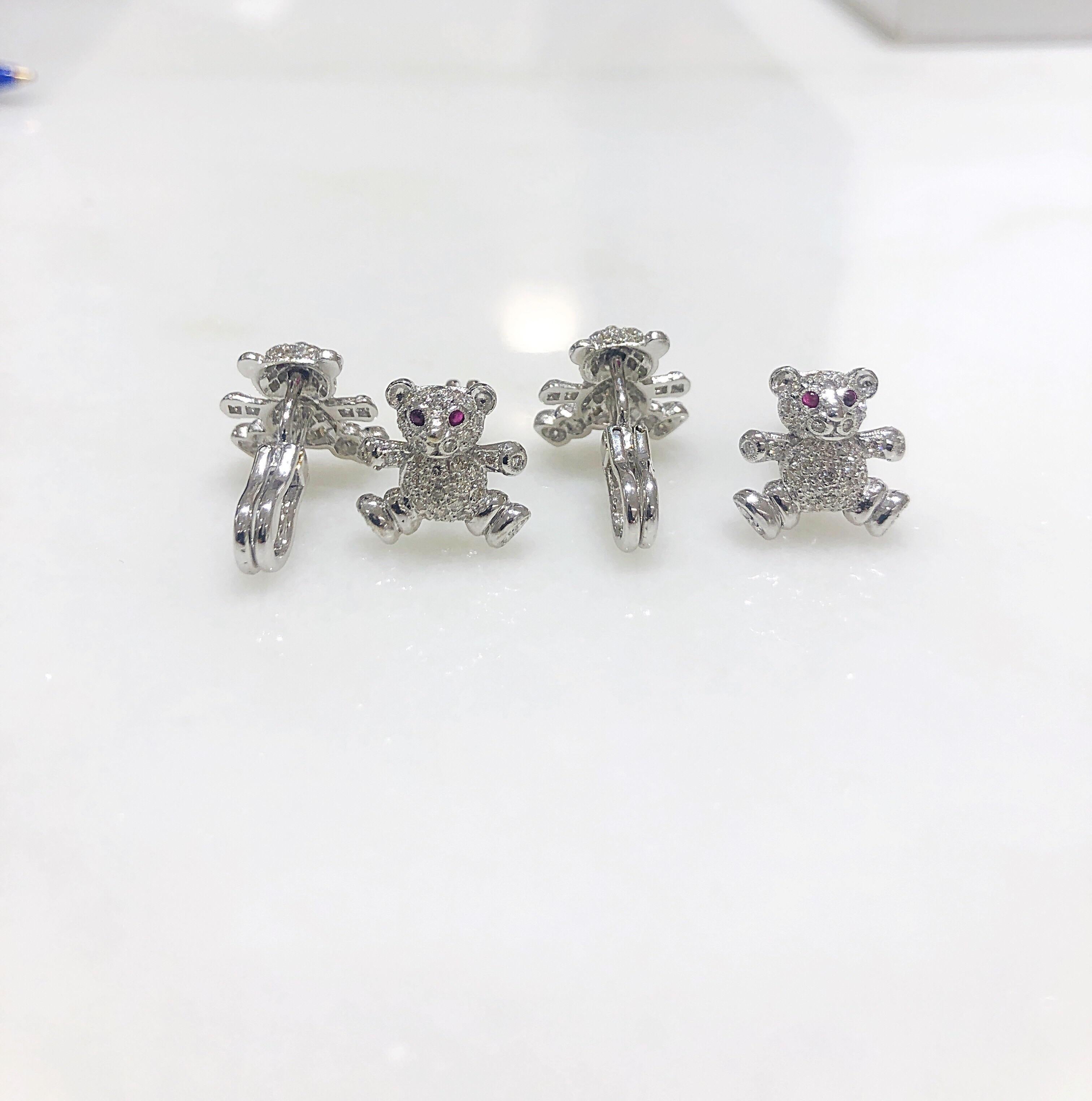 Cellini Jewelers 18kt Gold,  1.90ct. Diamond Teddy Bear Cuff Links & Stud Set In New Condition In New York, NY